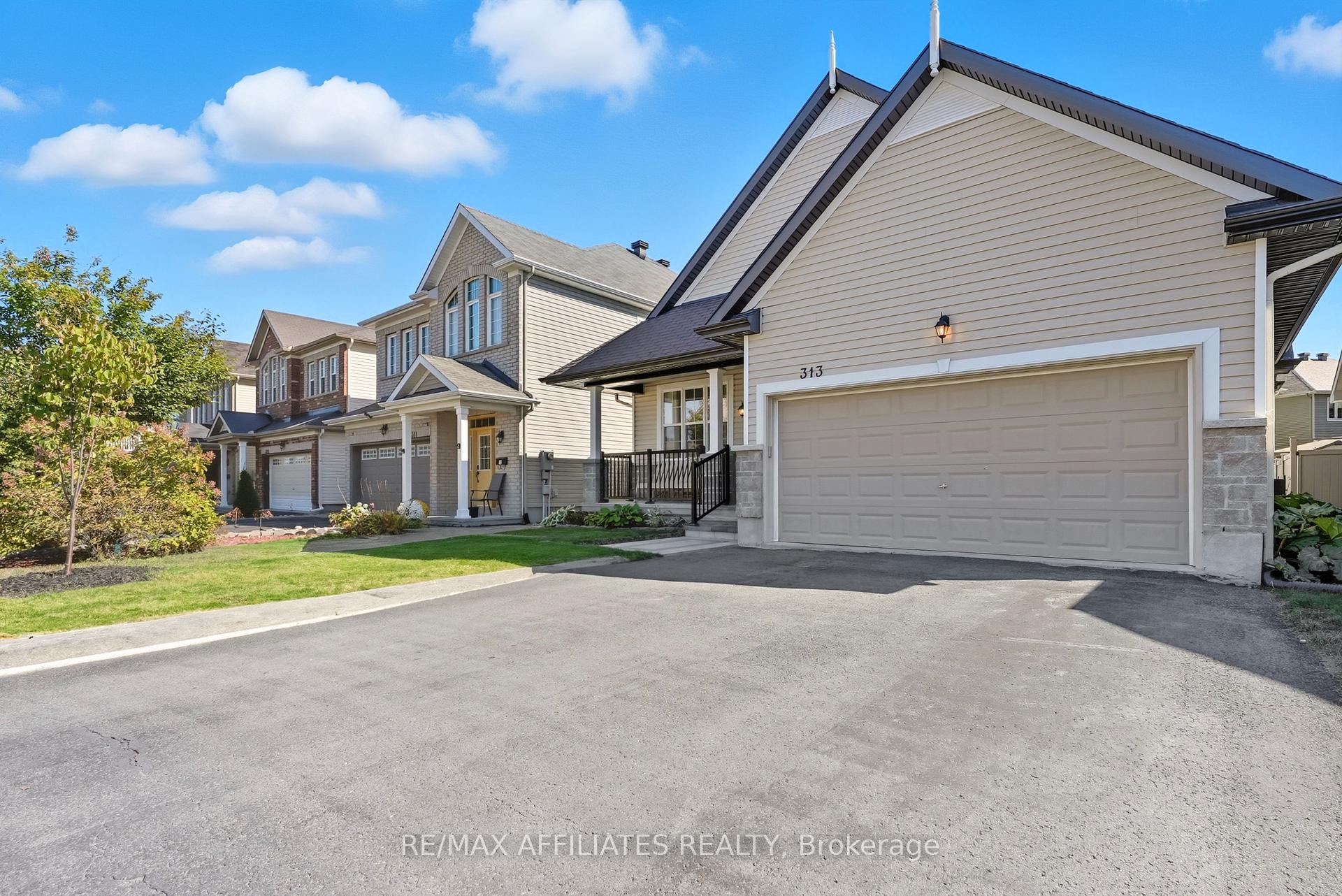 Photo 3 of 313 Bobolink Ridge N, Ottawa, Kanata - Emerald Meadows/Trailwest — HOMEH