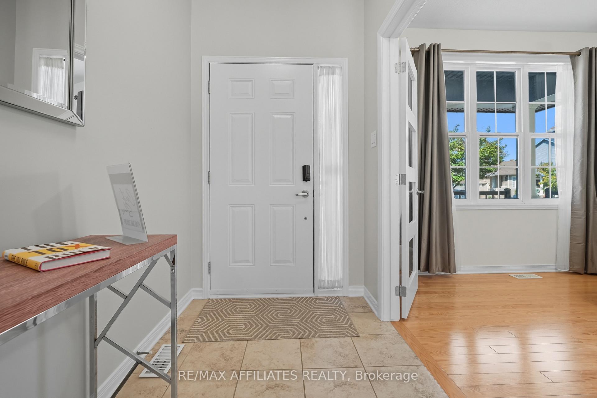 Photo 6 of 313 Bobolink Ridge N, Ottawa, Kanata - Emerald Meadows/Trailwest — HOMEH