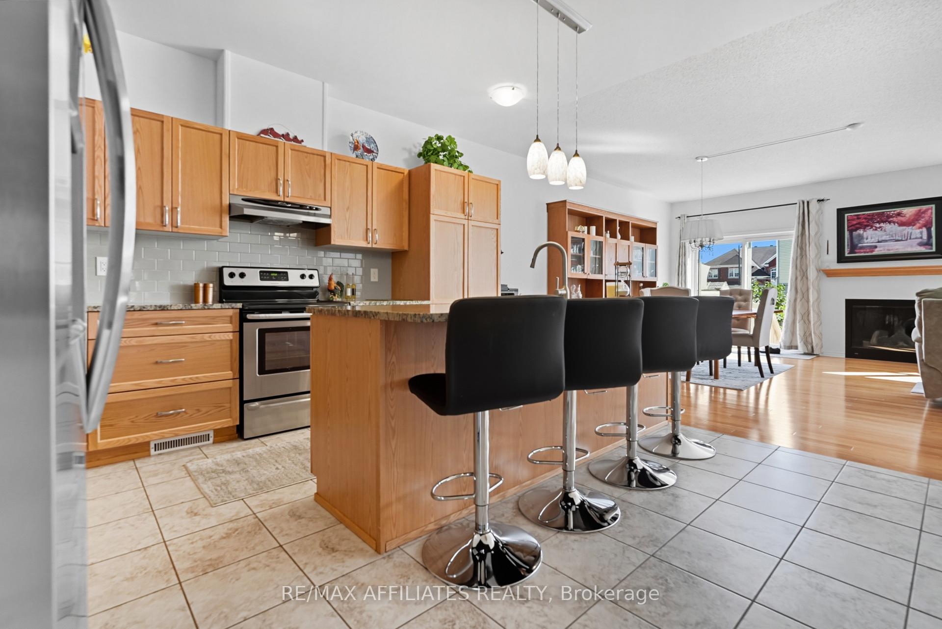 Photo 9 of 313 Bobolink Ridge N, Ottawa, Kanata - Emerald Meadows/Trailwest — HOMEH