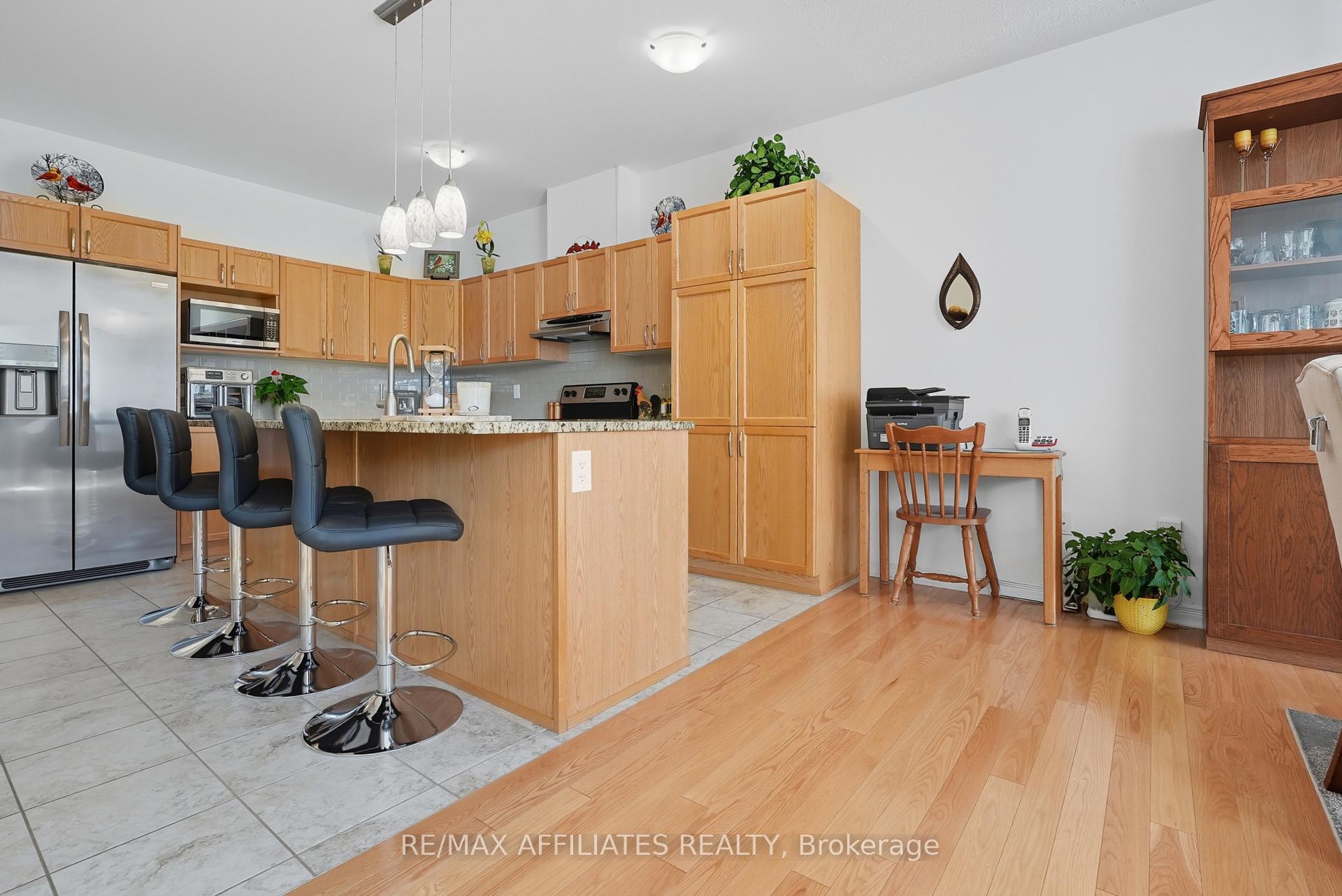 Photo 10 of 313 Bobolink Ridge N, Ottawa, Kanata - Emerald Meadows/Trailwest — HOMEH