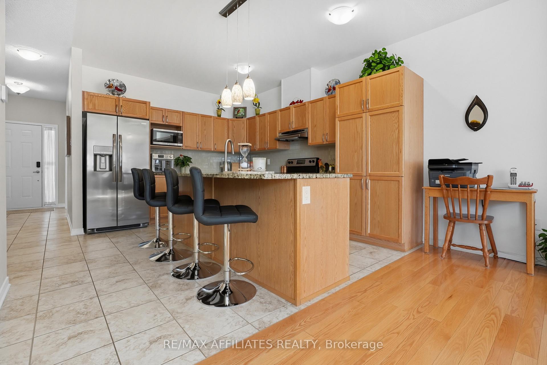 Photo 11 of 313 Bobolink Ridge N, Ottawa, Kanata - Emerald Meadows/Trailwest — HOMEH