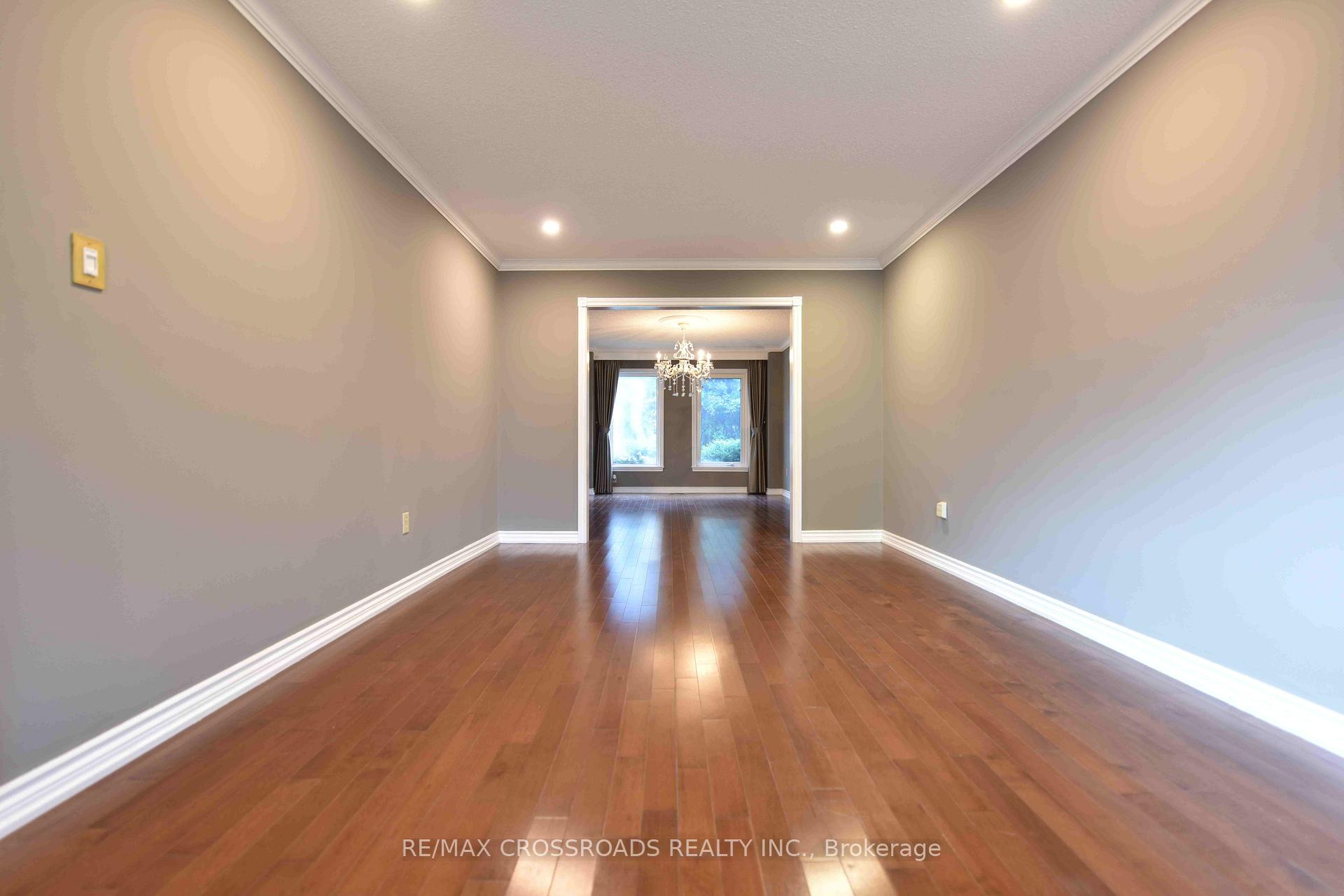 Photo 5 of 72 Millstone Court, Markham, Unionville — HOMEH