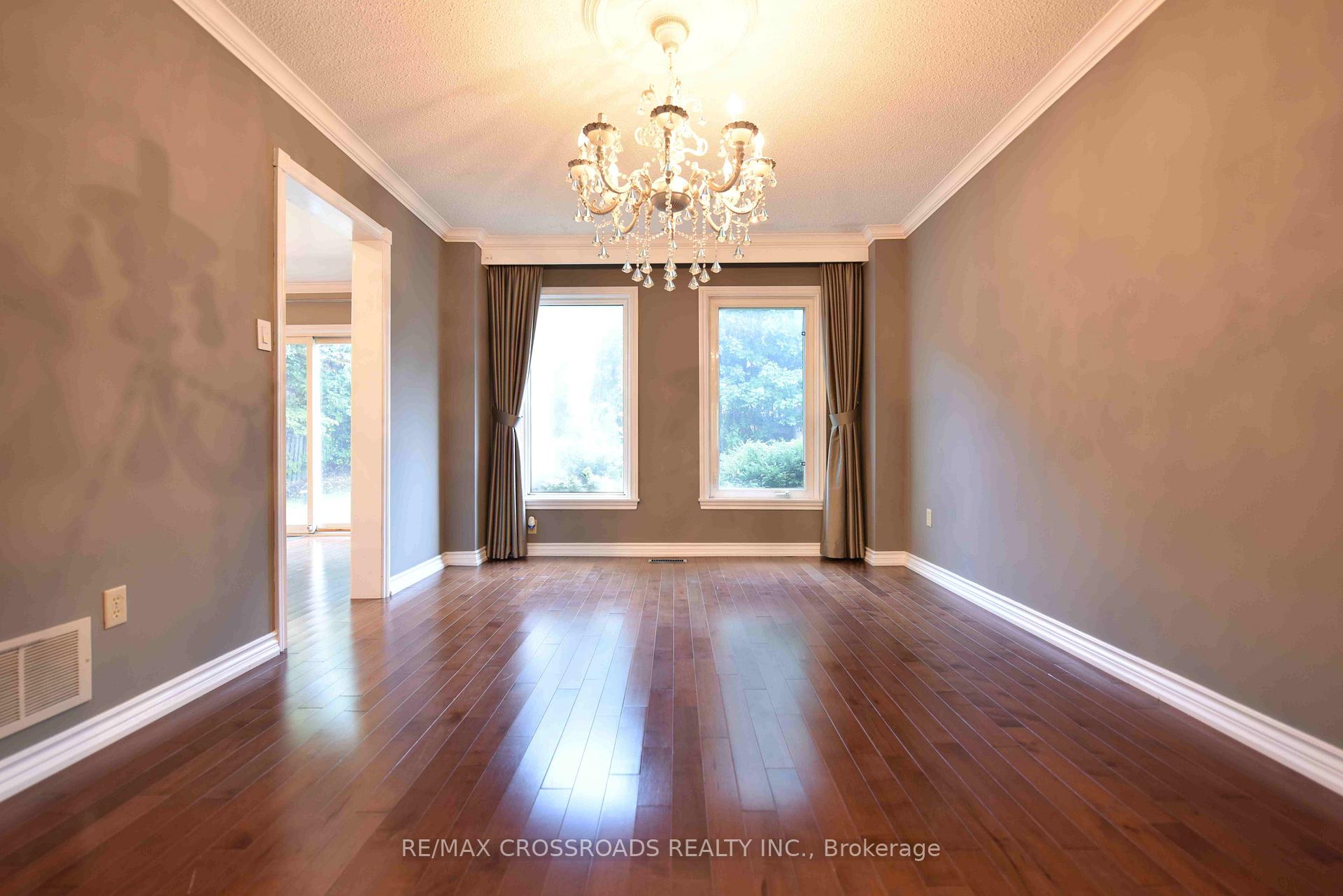 Photo 6 of 72 Millstone Court, Markham, Unionville — HOMEH