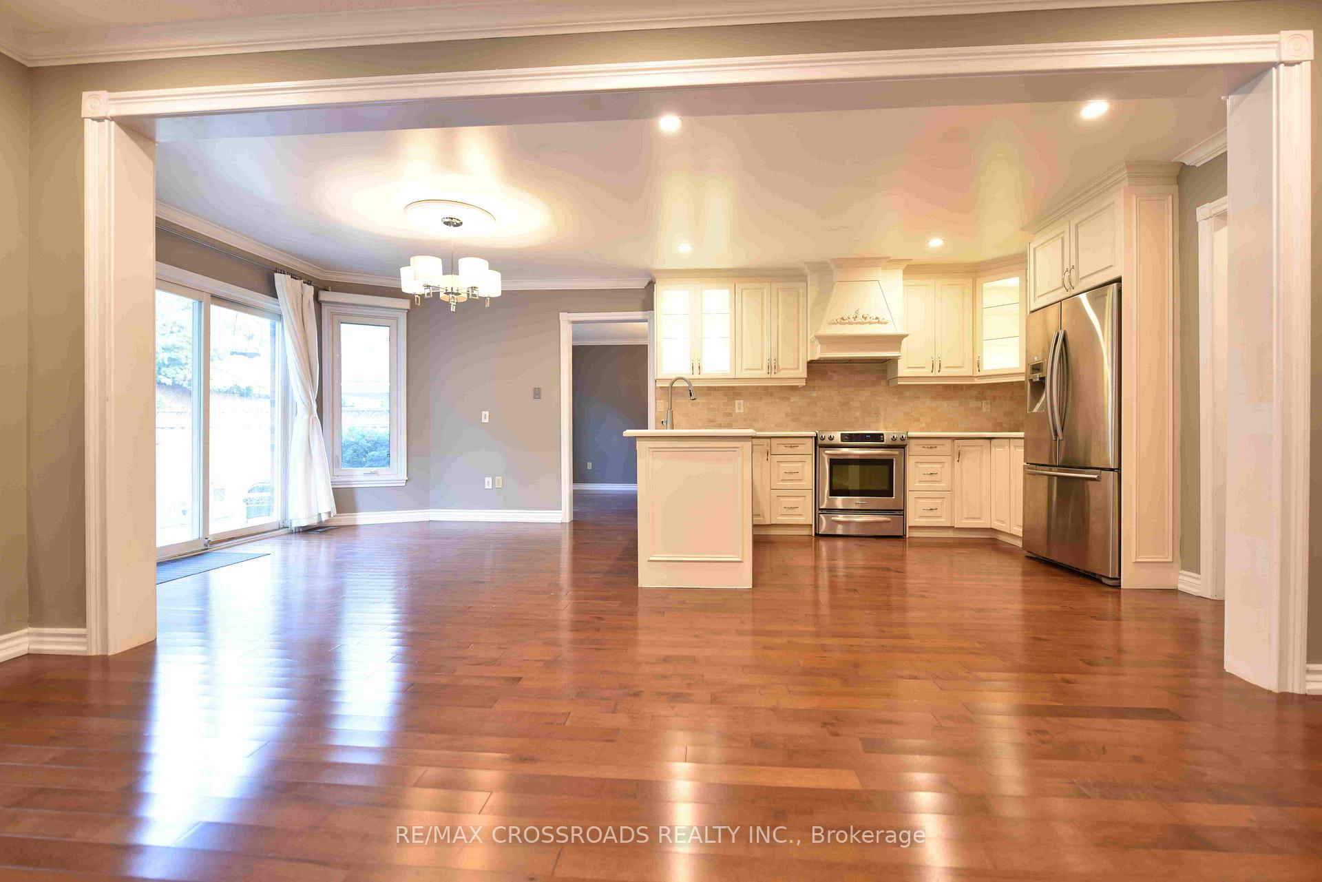 Photo 7 of 72 Millstone Court, Markham, Unionville — HOMEH