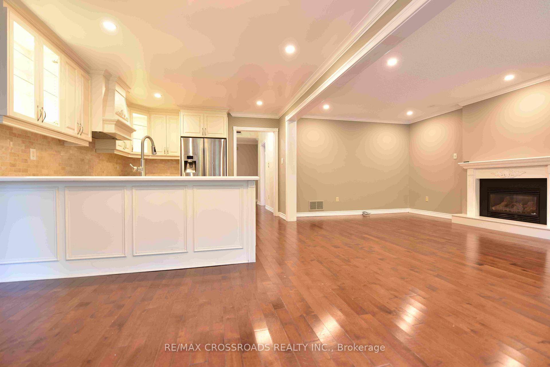 Photo 8 of 72 Millstone Court, Markham, Unionville — HOMEH