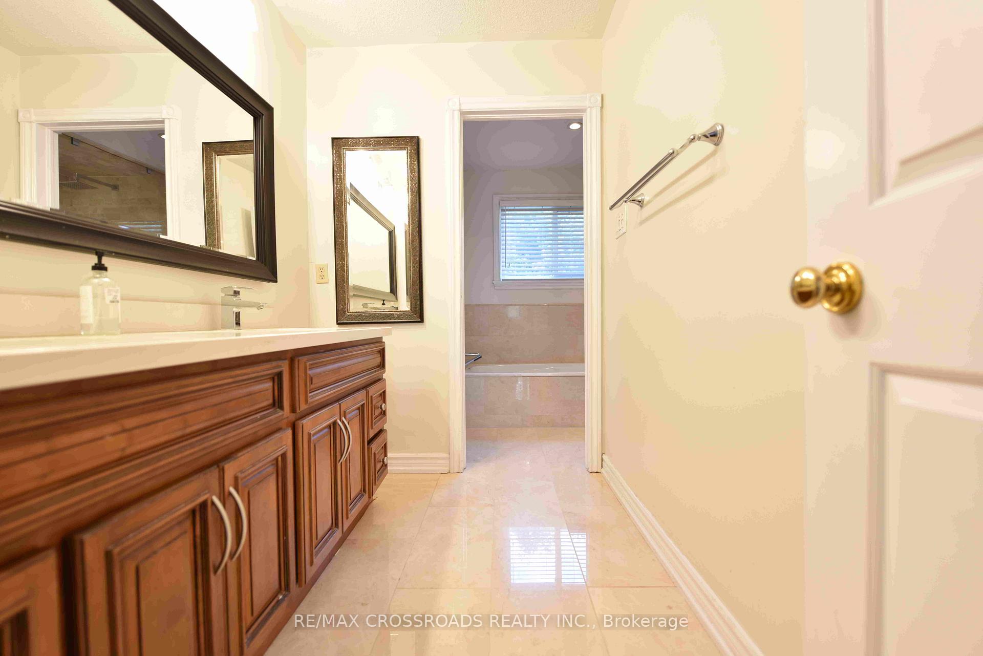 Photo 18 of 72 Millstone Court, Markham, Unionville — HOMEH