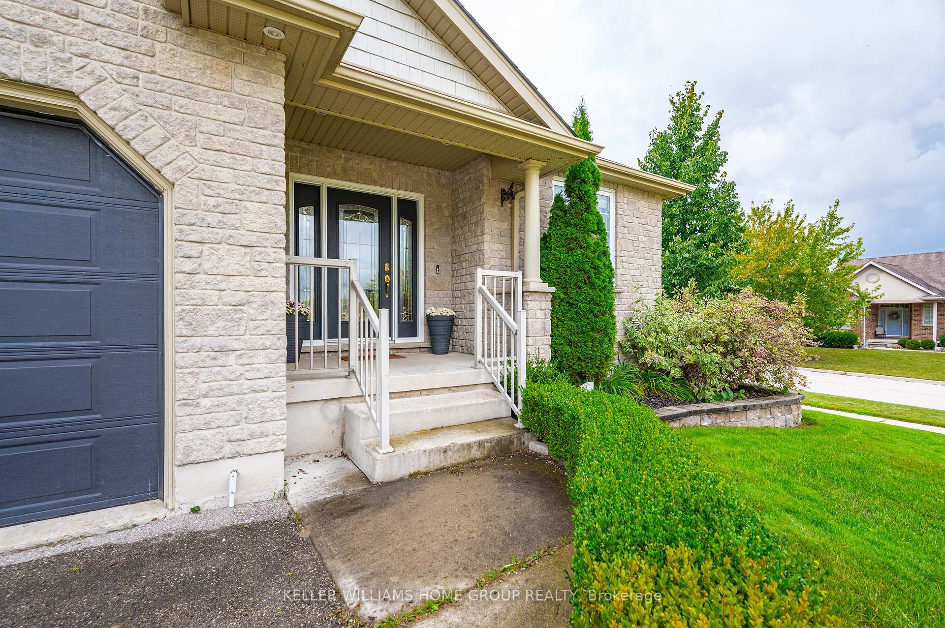 Photo 3 of 115 Andrews Drive W, Mapleton, Rural Mapleton — HOMEH