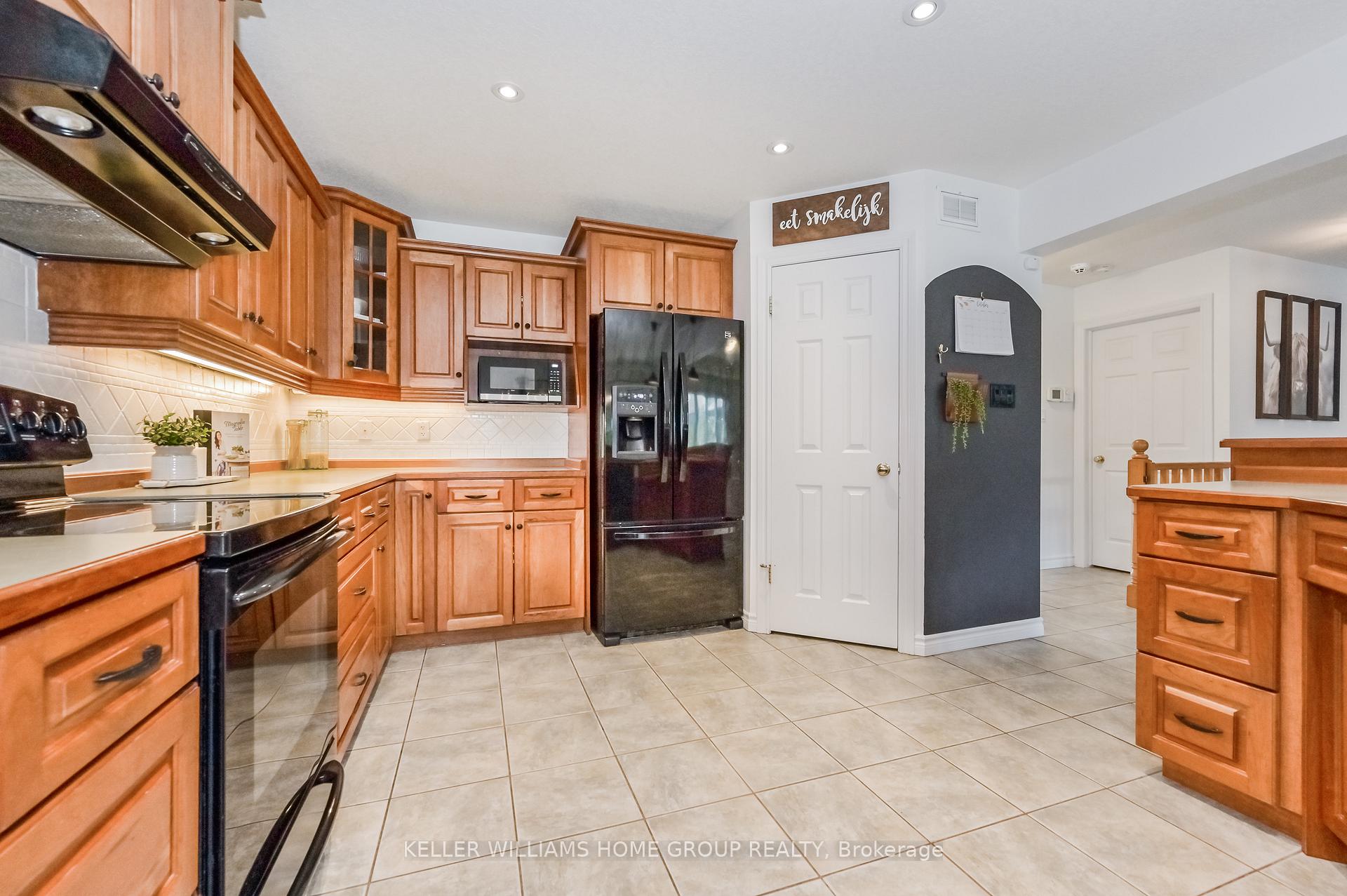 Photo 5 of 115 Andrews Drive W, Mapleton, Rural Mapleton — HOMEH