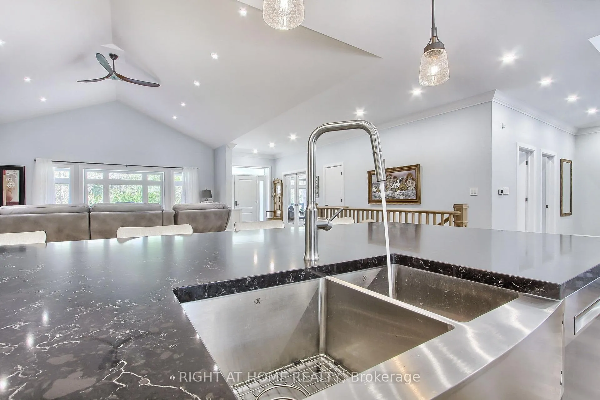 Photo 12 of 2705 14th Line, Innisfil, Gilford — HOMEH