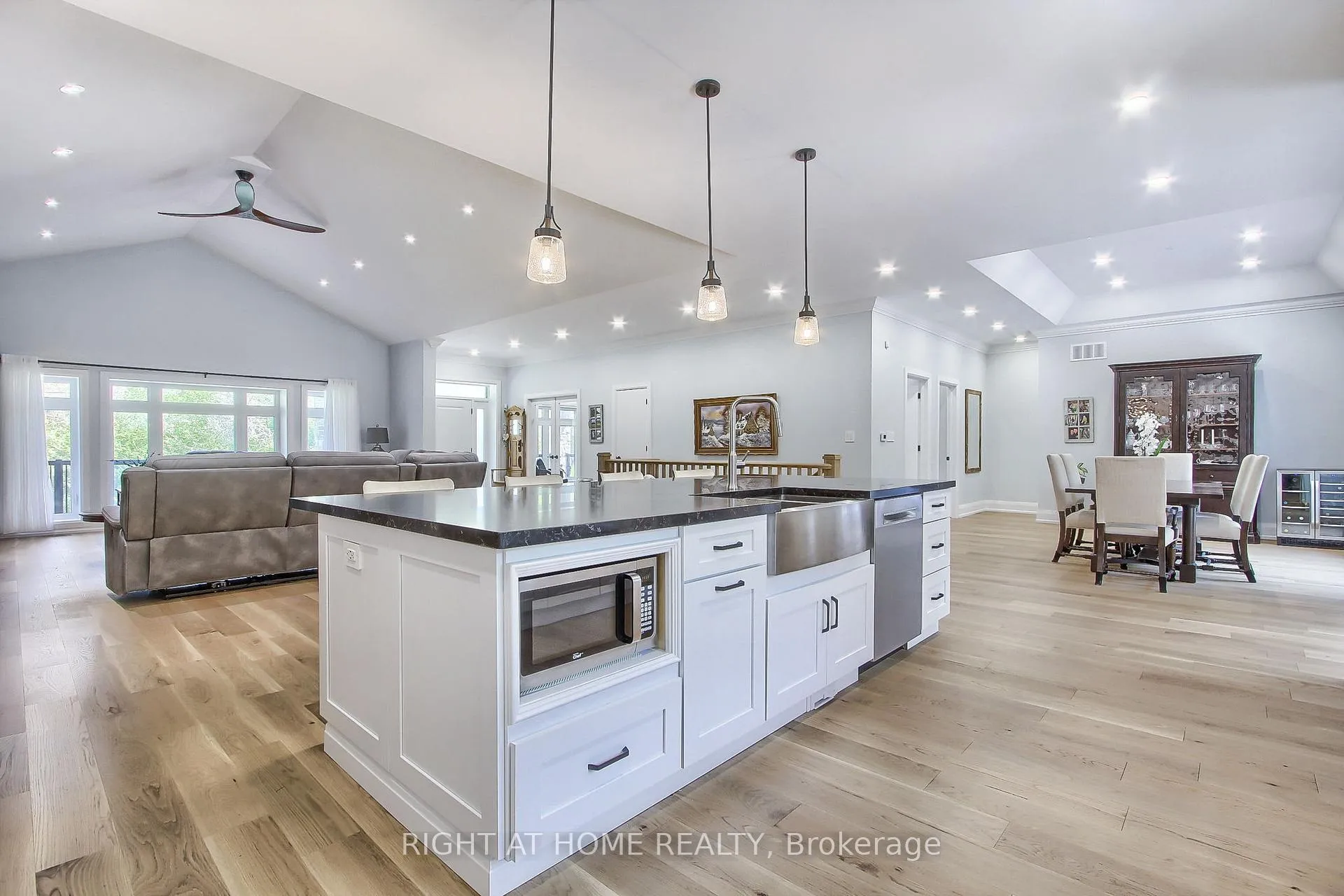 Photo 13 of 2705 14th Line, Innisfil, Gilford — HOMEH