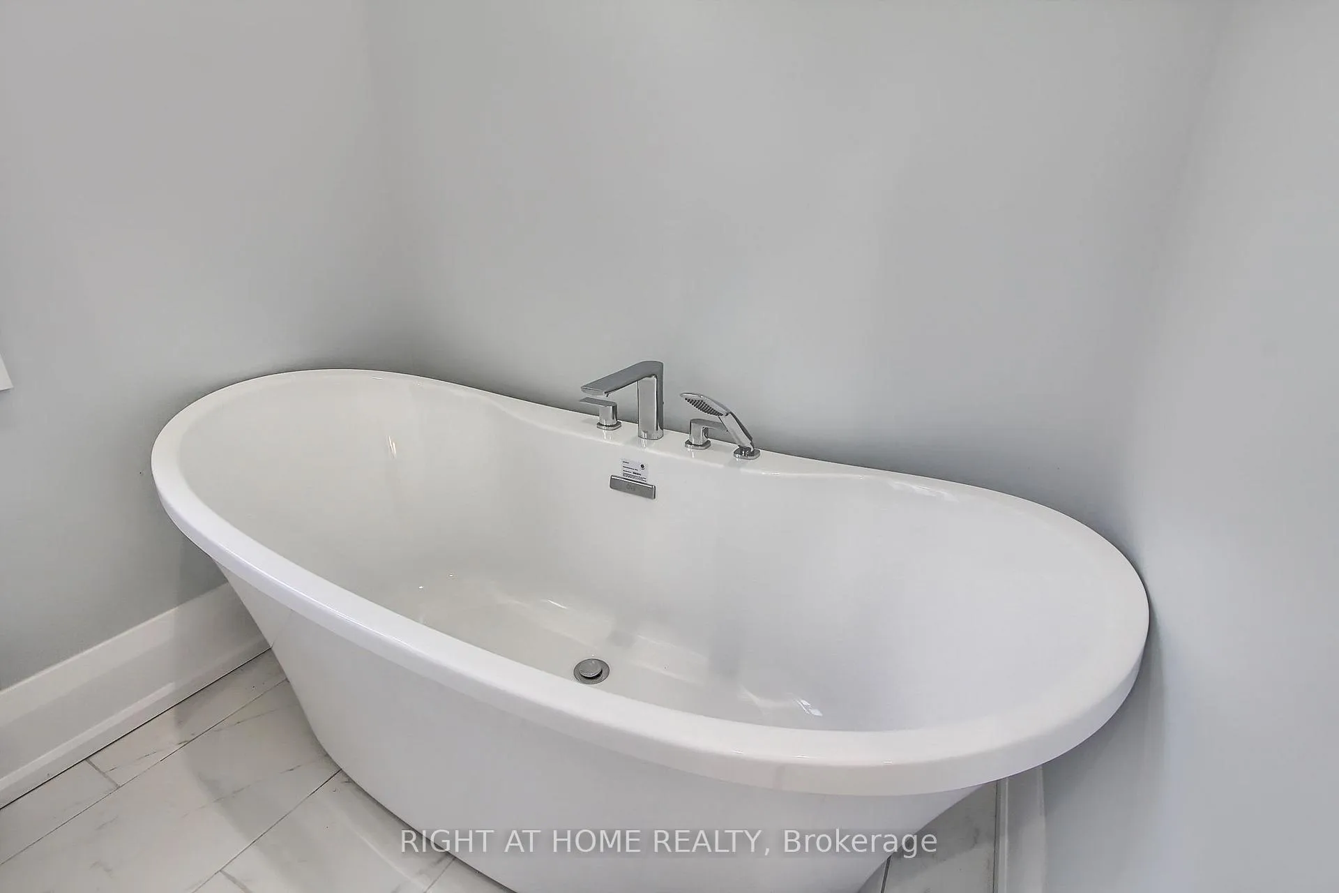 Photo 24 of 2705 14th Line, Innisfil, Gilford — HOMEH