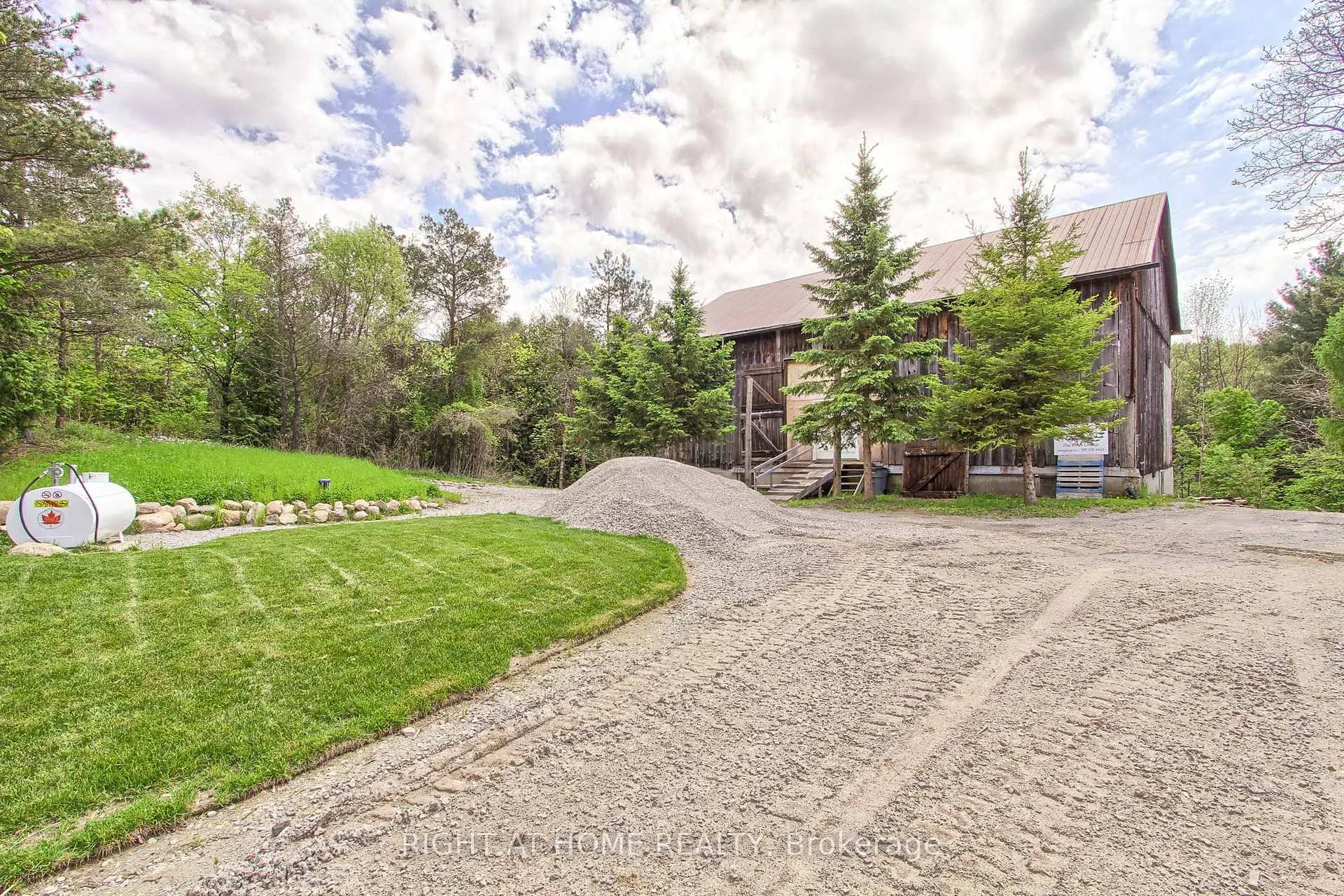 Photo 45 of 2705 14th Line, Innisfil, Gilford — HOMEH