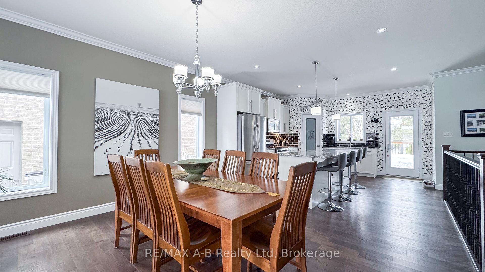 Photo 9 of 115 John Street, Lucan Biddulph, Lucan — HOMEH