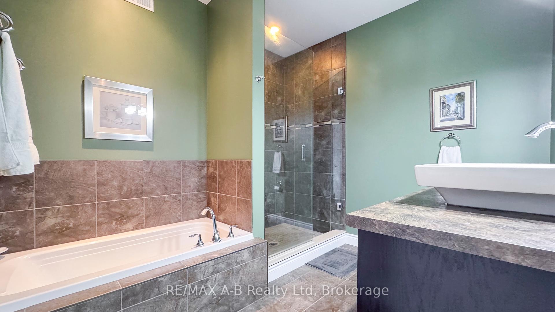 Photo 19 of 115 John Street, Lucan Biddulph, Lucan — HOMEH