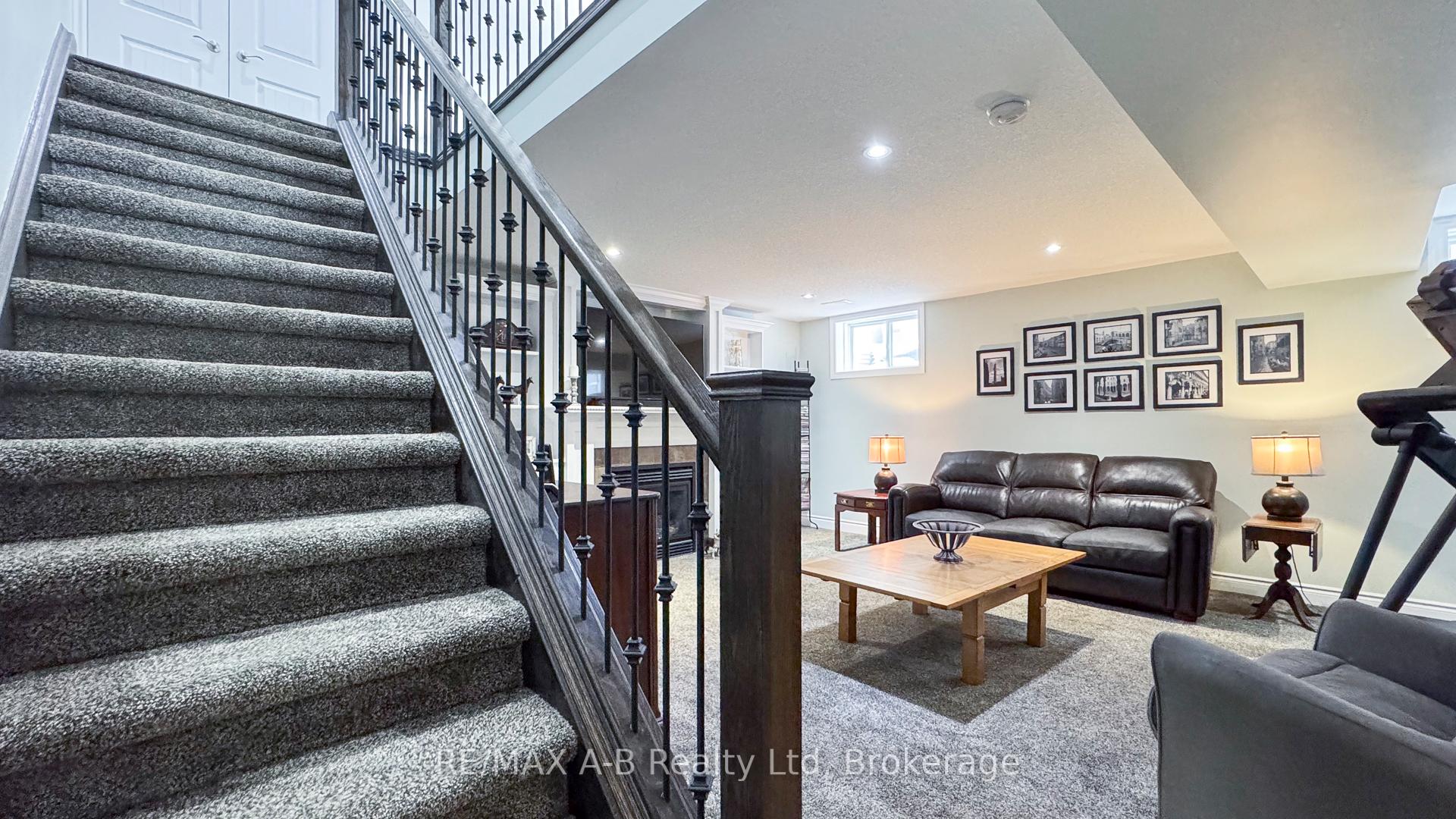 Photo 23 of 115 John Street, Lucan Biddulph, Lucan — HOMEH