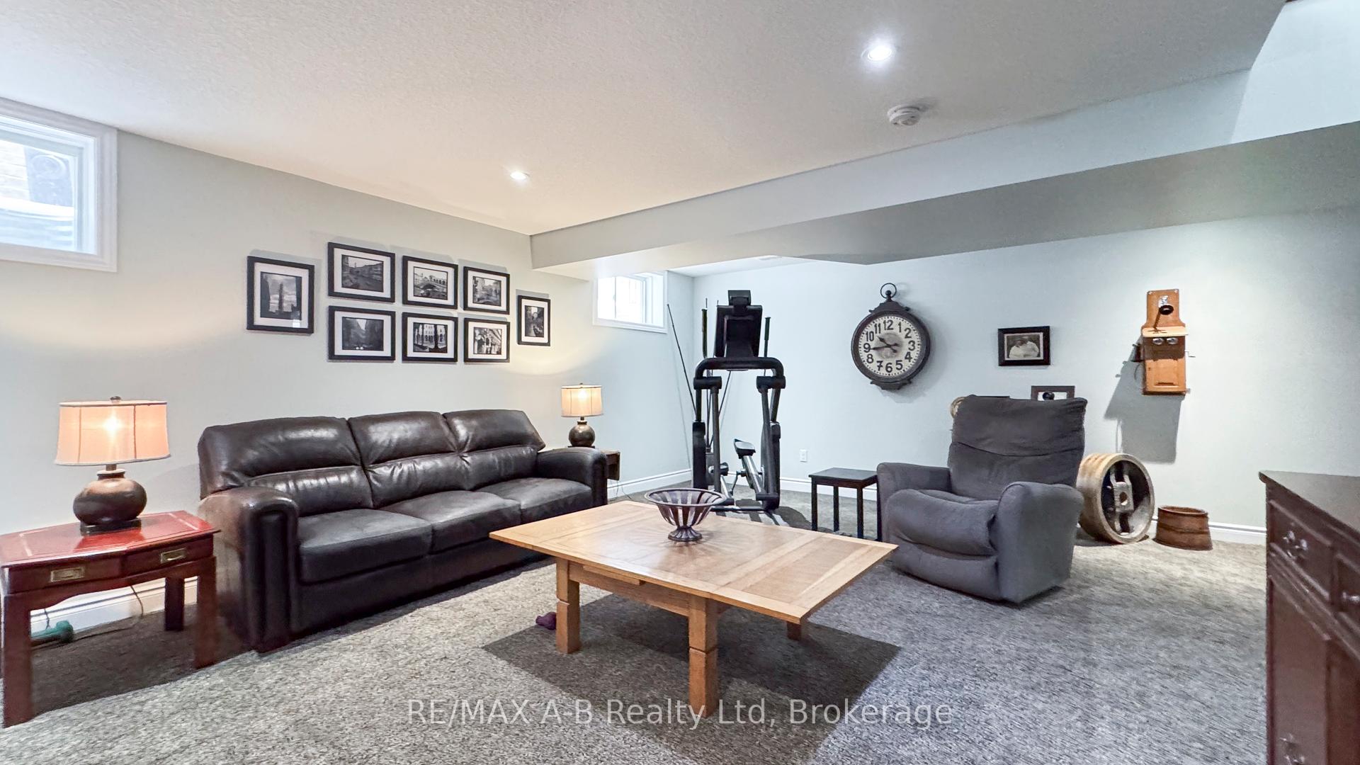 Photo 27 of 115 John Street, Lucan Biddulph, Lucan — HOMEH