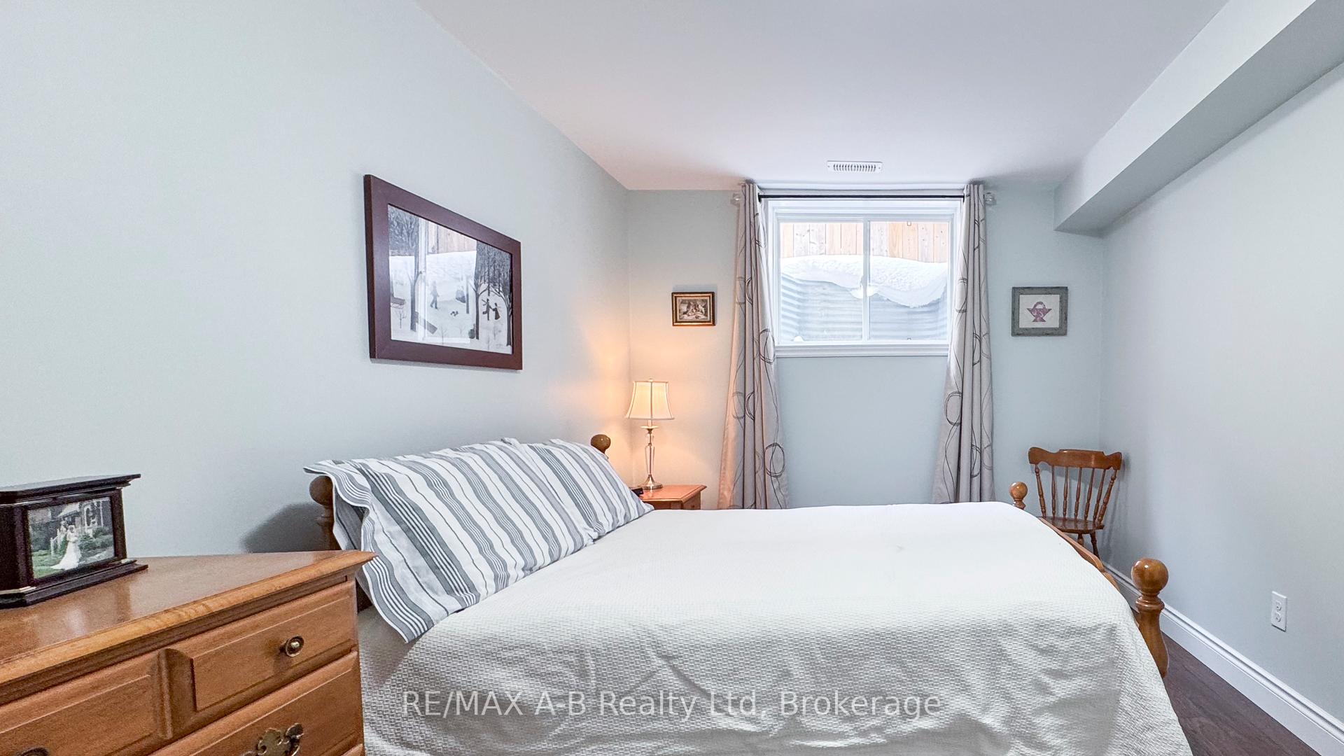 Photo 30 of 115 John Street, Lucan Biddulph, Lucan — HOMEH