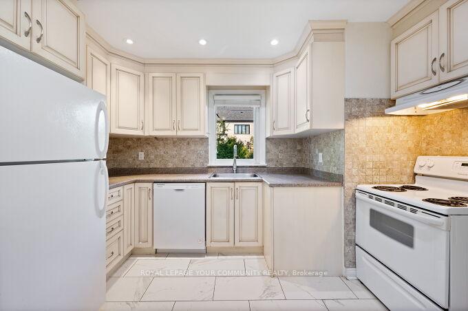 Photo 12 of 126 Patricia Drive, King, King City — HOMEH
