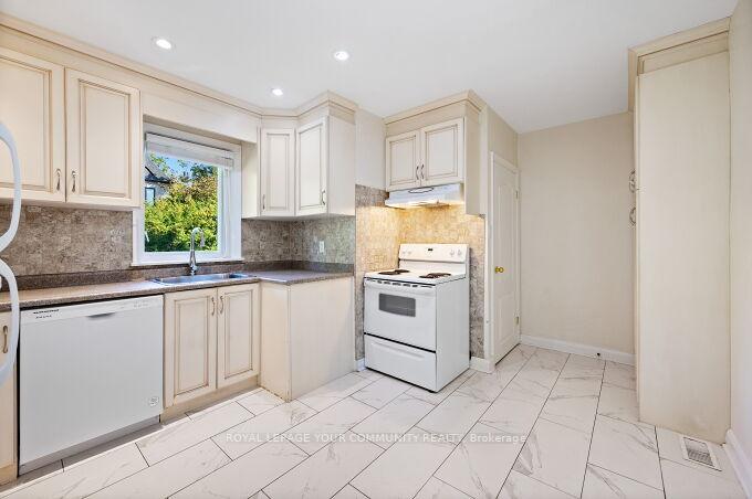 Photo 13 of 126 Patricia Drive, King, King City — HOMEH
