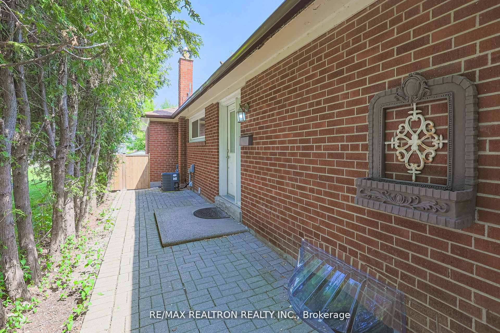 Photo 3 of 46 Meadowview Avenue, Markham, Grandview — HOMEH