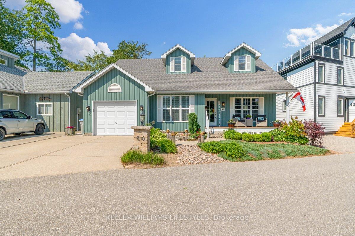 Front of 40 Lakeside Circle