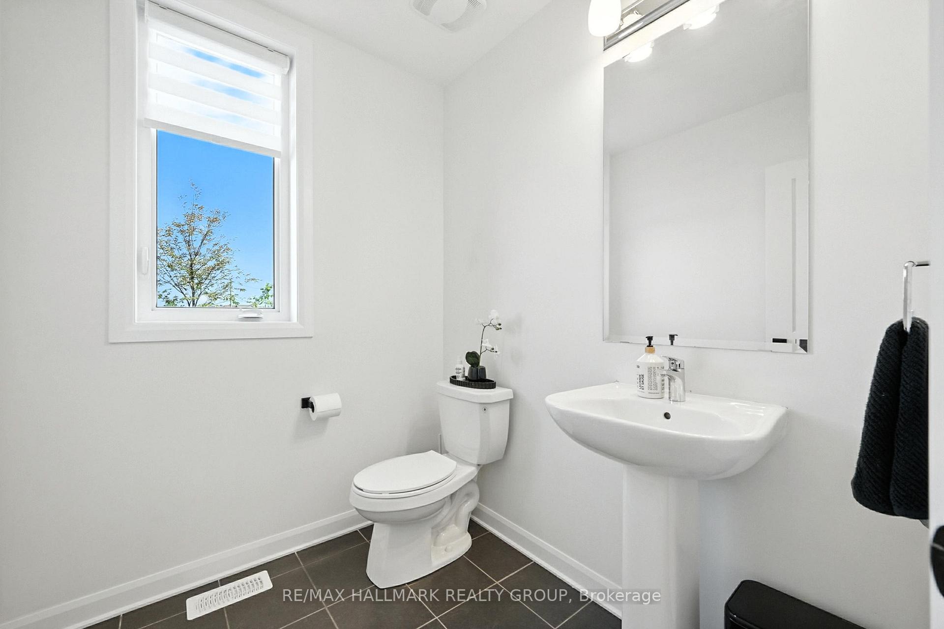 Photo 5 of 547 Anchor Circle, Ottawa, Mahogany Community — HOMEH
