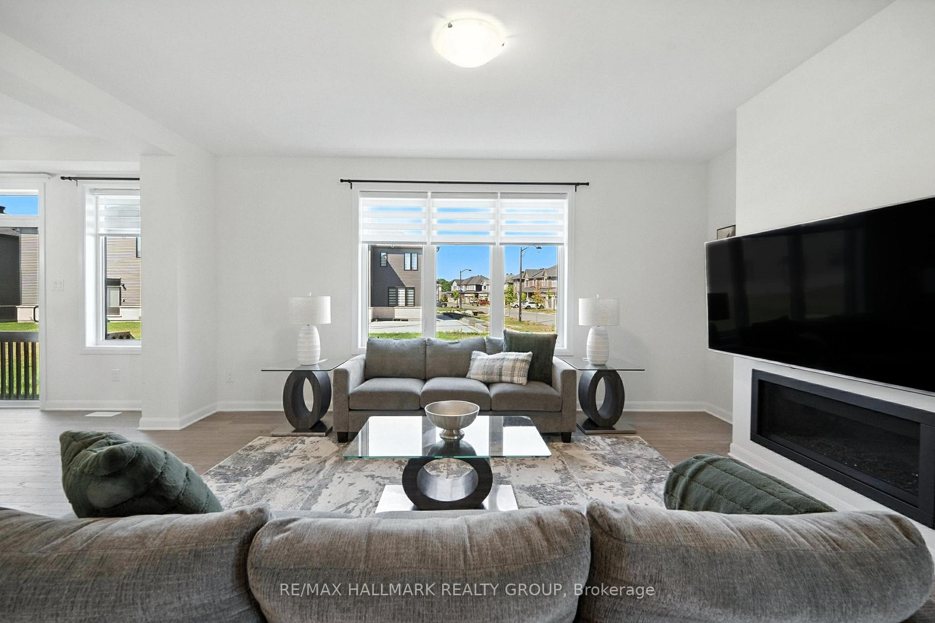 Photo 9 of 547 Anchor Circle, Ottawa, Mahogany Community — HOMEH