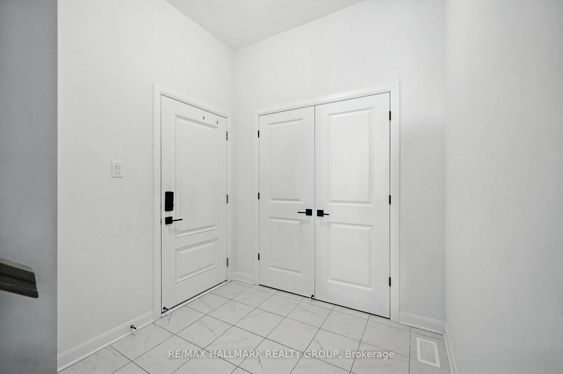 Photo 17 of 547 Anchor Circle, Ottawa, Mahogany Community — HOMEH