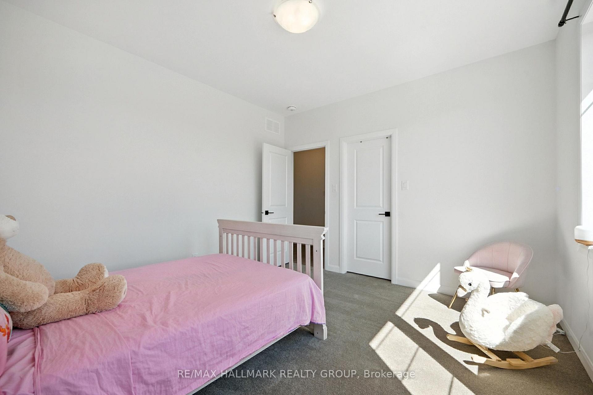 Photo 33 of 547 Anchor Circle, Ottawa, Mahogany Community — HOMEH