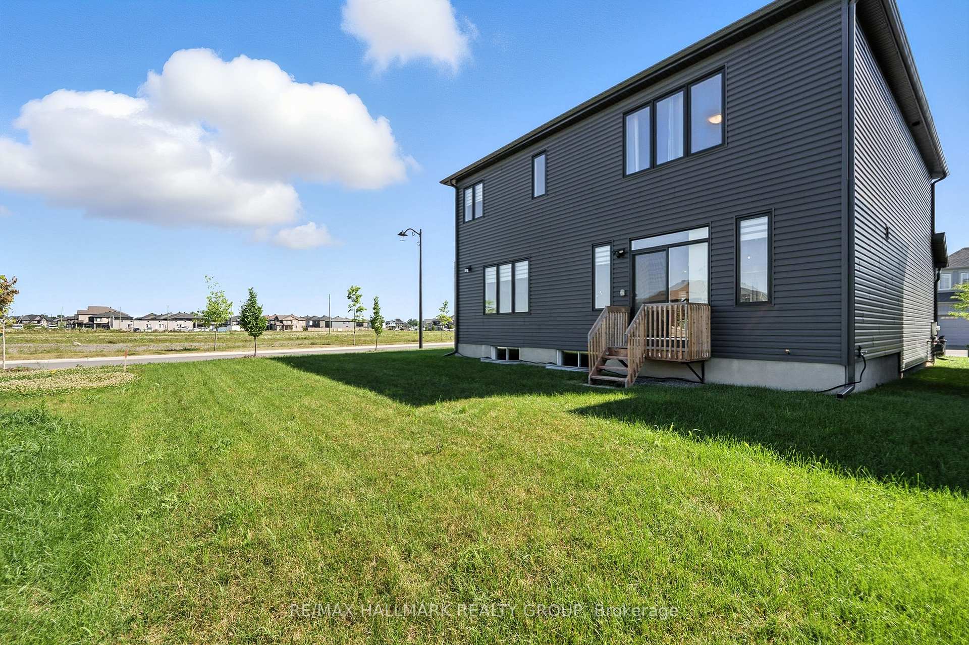 Photo 38 of 547 Anchor Circle, Ottawa, Mahogany Community — HOMEH