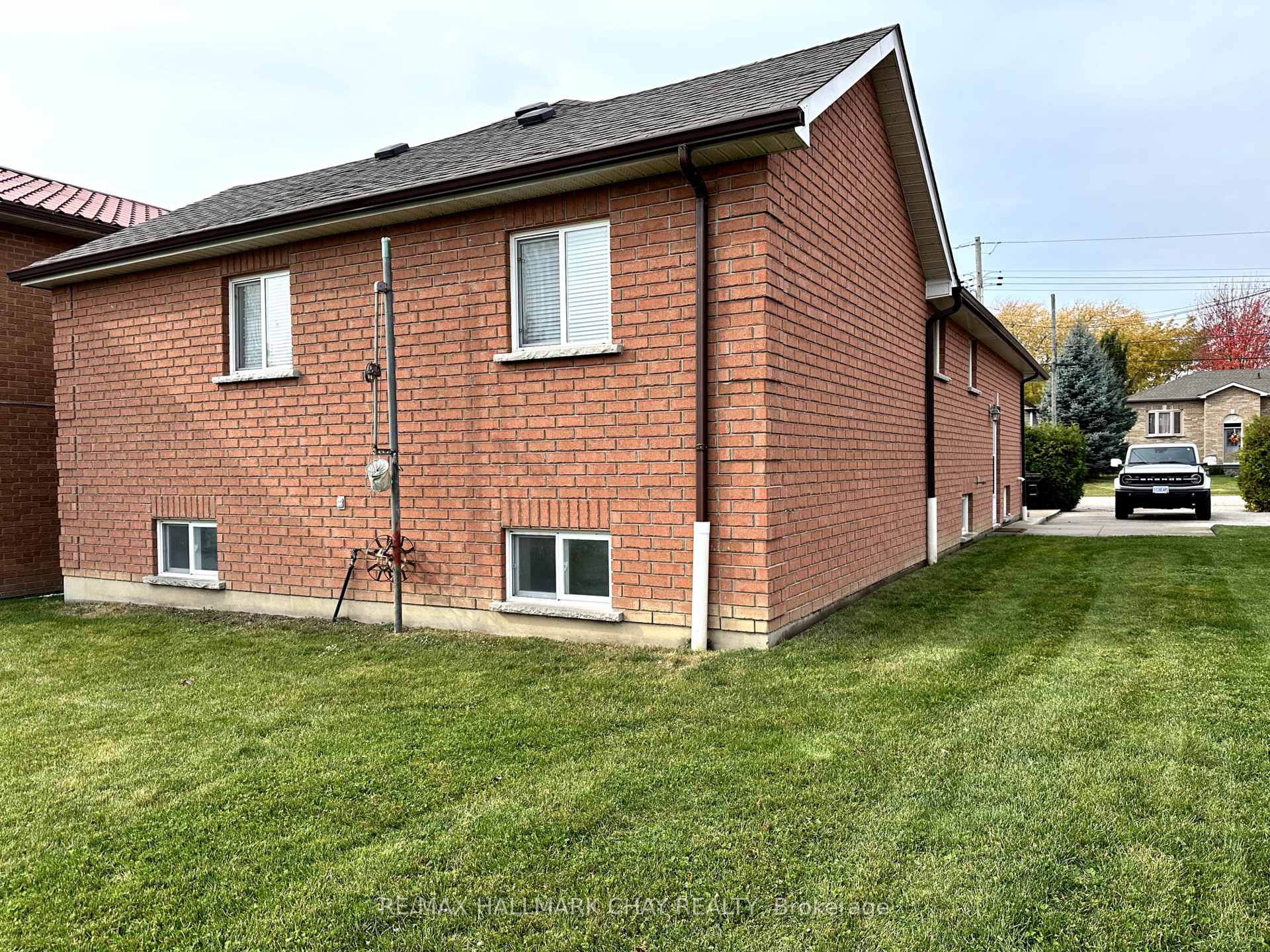 Photo 2 of 895 Frederick Street, Innisfil, Churchill — HOMEH