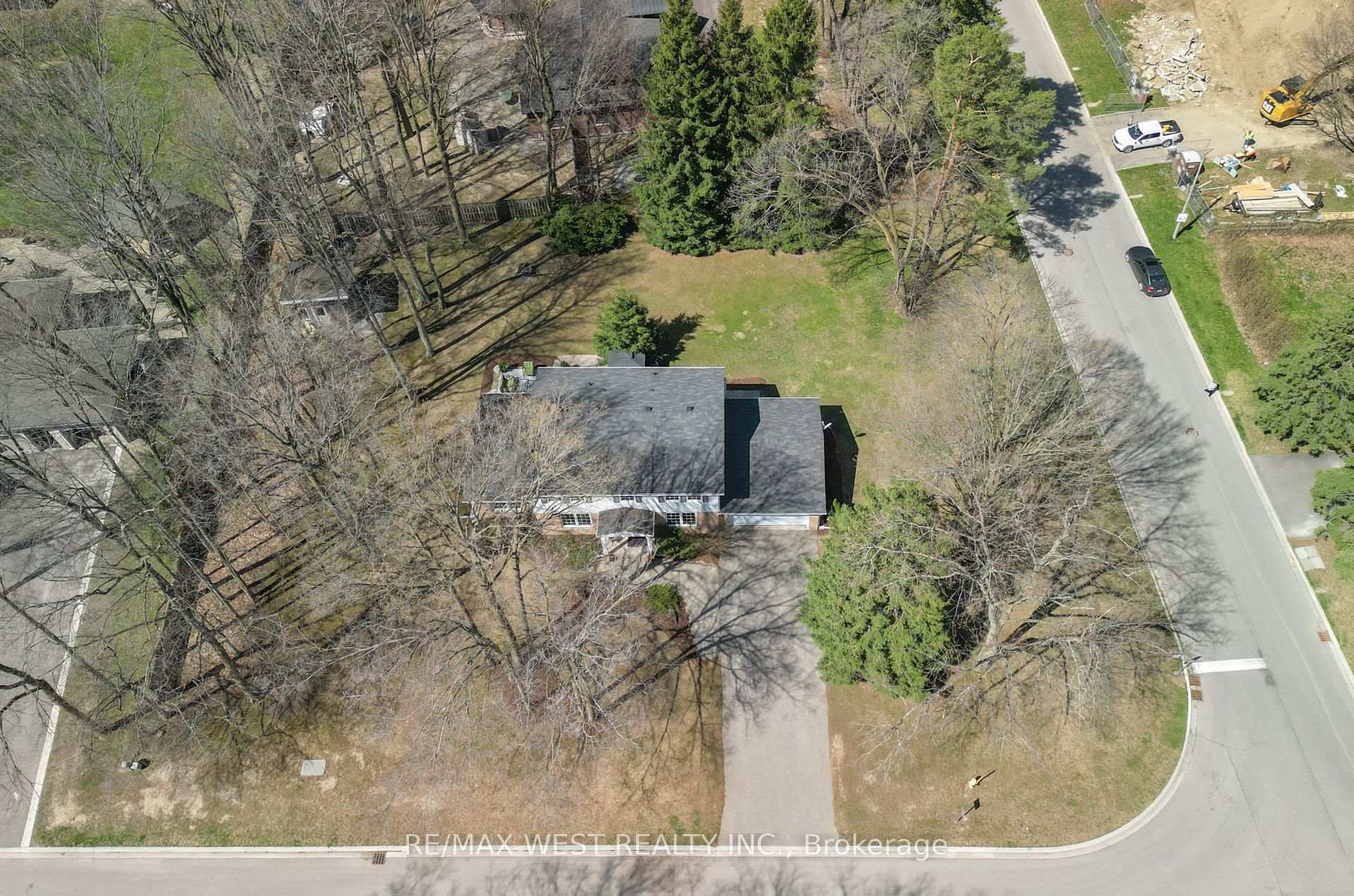 Photo 2 of 24 Cedarwood Crescent, King, Nobleton — HOMEH