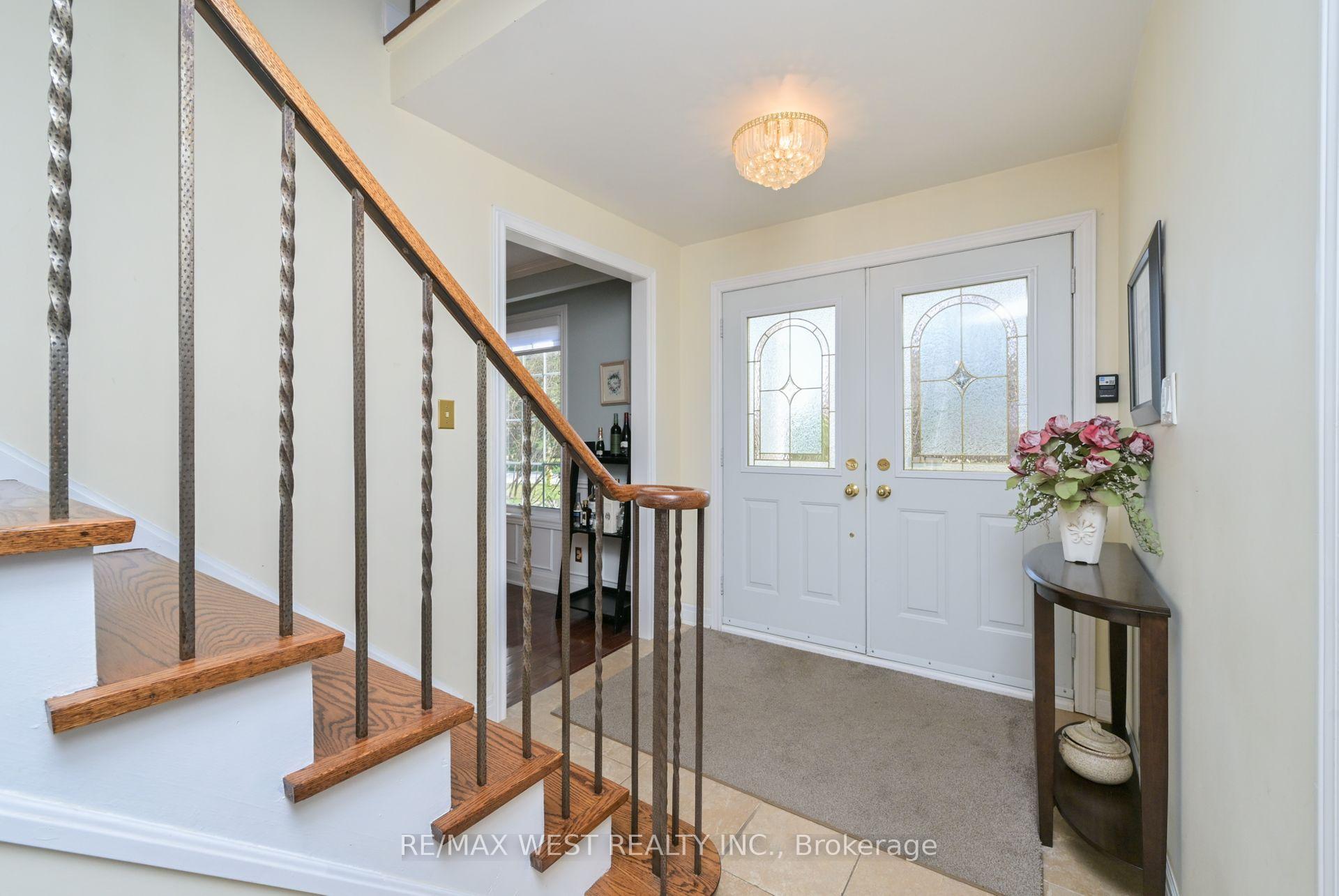 Photo 5 of 24 Cedarwood Crescent, King, Nobleton — HOMEH