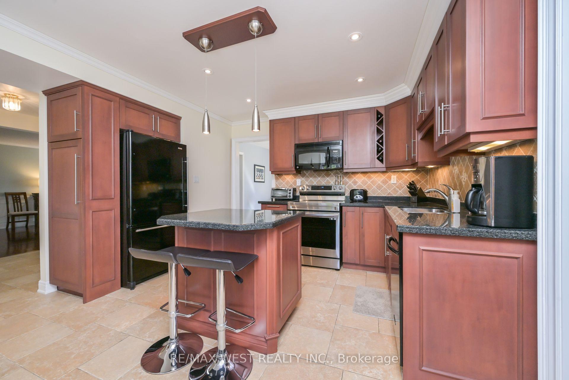 Photo 14 of 24 Cedarwood Crescent, King, Nobleton — HOMEH