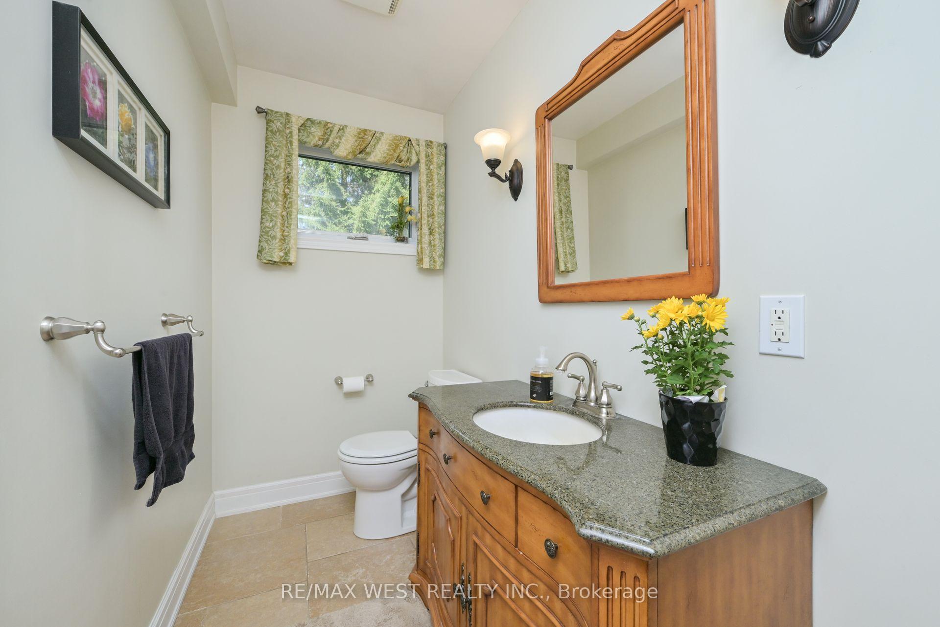 Photo 17 of 24 Cedarwood Crescent, King, Nobleton — HOMEH
