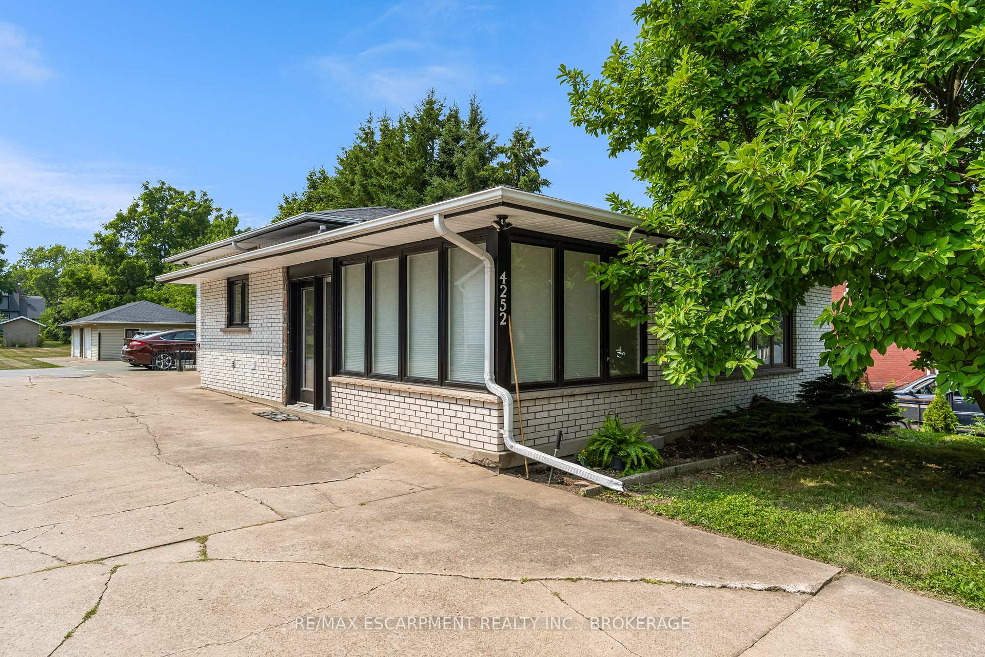 Front of 4252 William Street