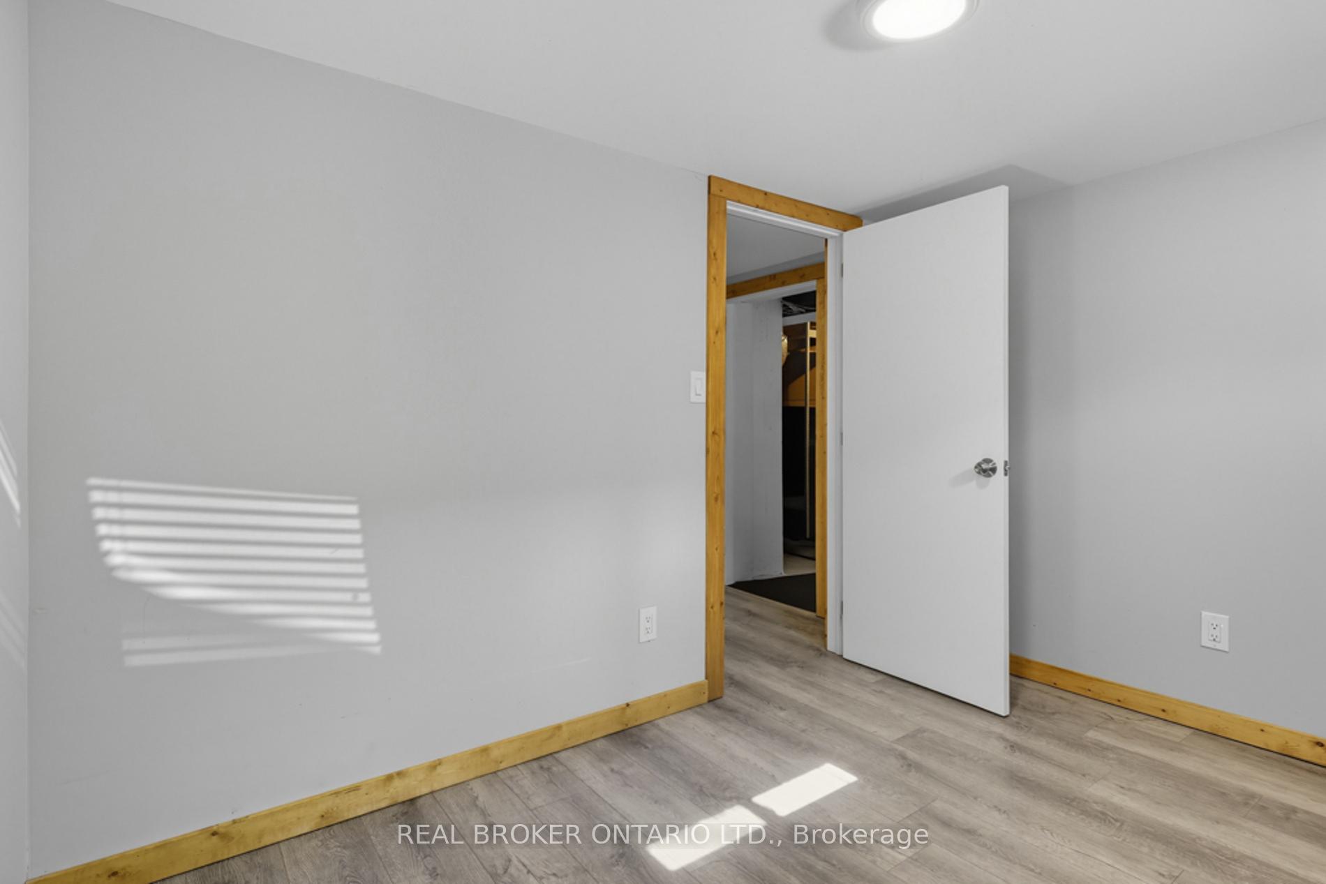 Photo 21 of 27 Broadmoor Avenue, Kitchener — HOMEH