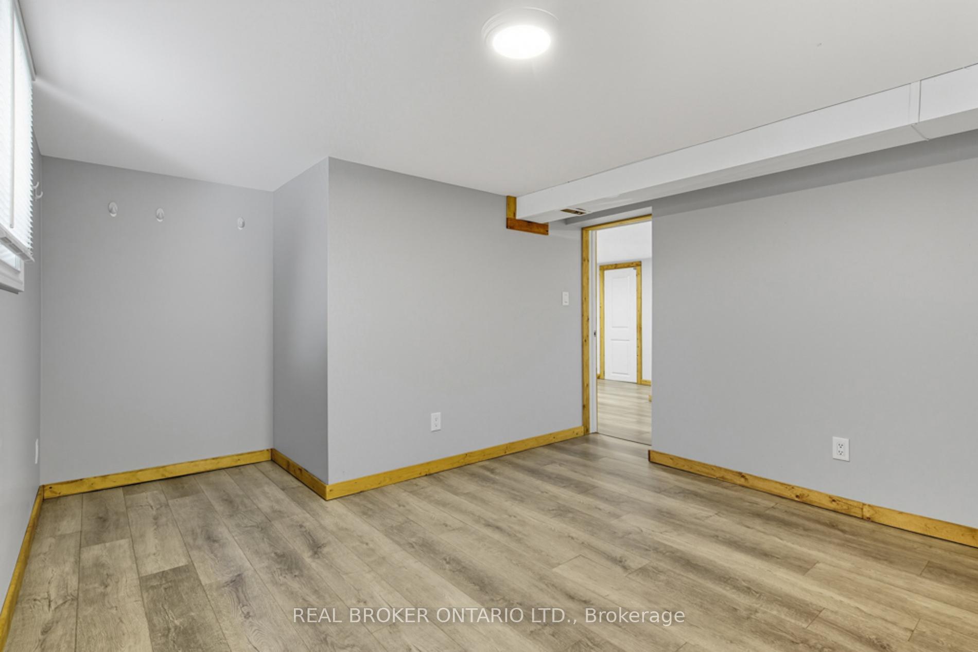 Photo 23 of 27 Broadmoor Avenue, Kitchener — HOMEH