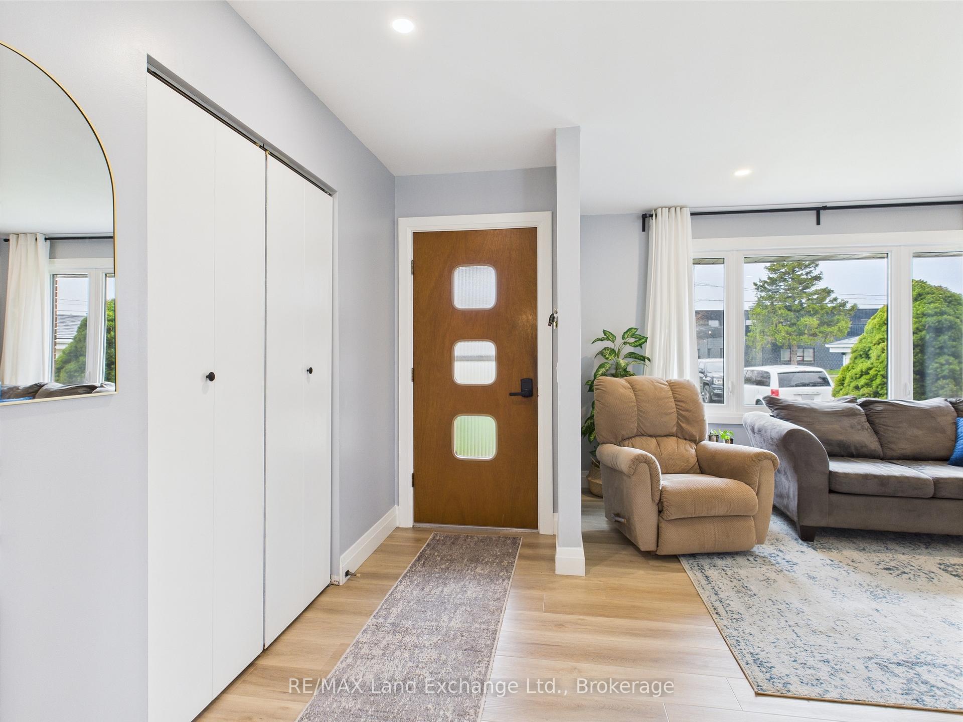Photo 3 of 402 Queen Street, Kincardine — HOMEH