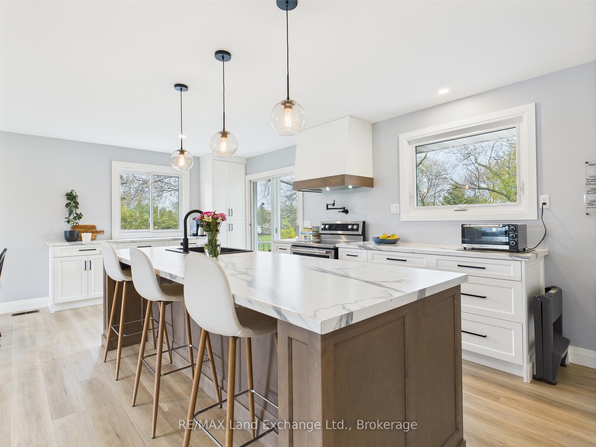 Photo 7 of 402 Queen Street, Kincardine — HOMEH