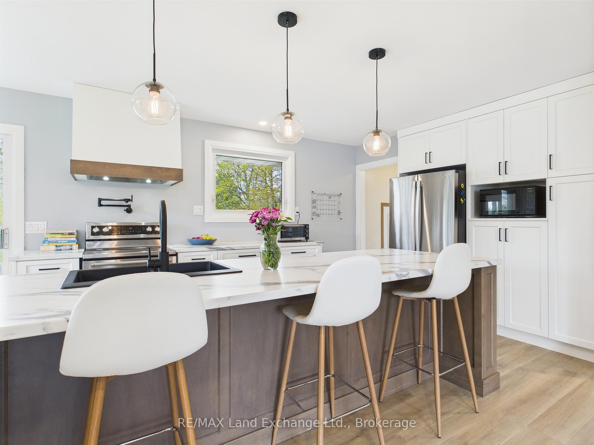 Photo 10 of 402 Queen Street, Kincardine — HOMEH