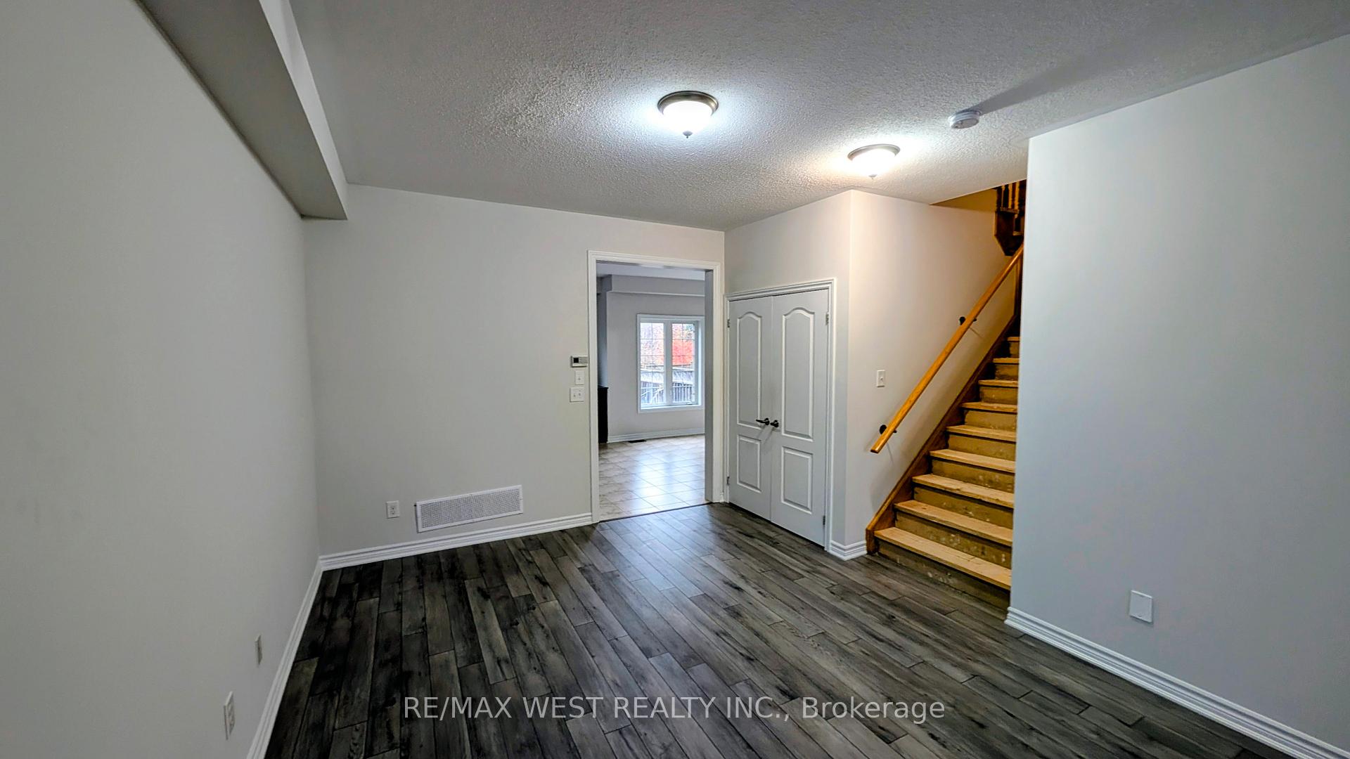 Photo 4 of 10 Moore's Court, Markham, Box Grove — HOMEH