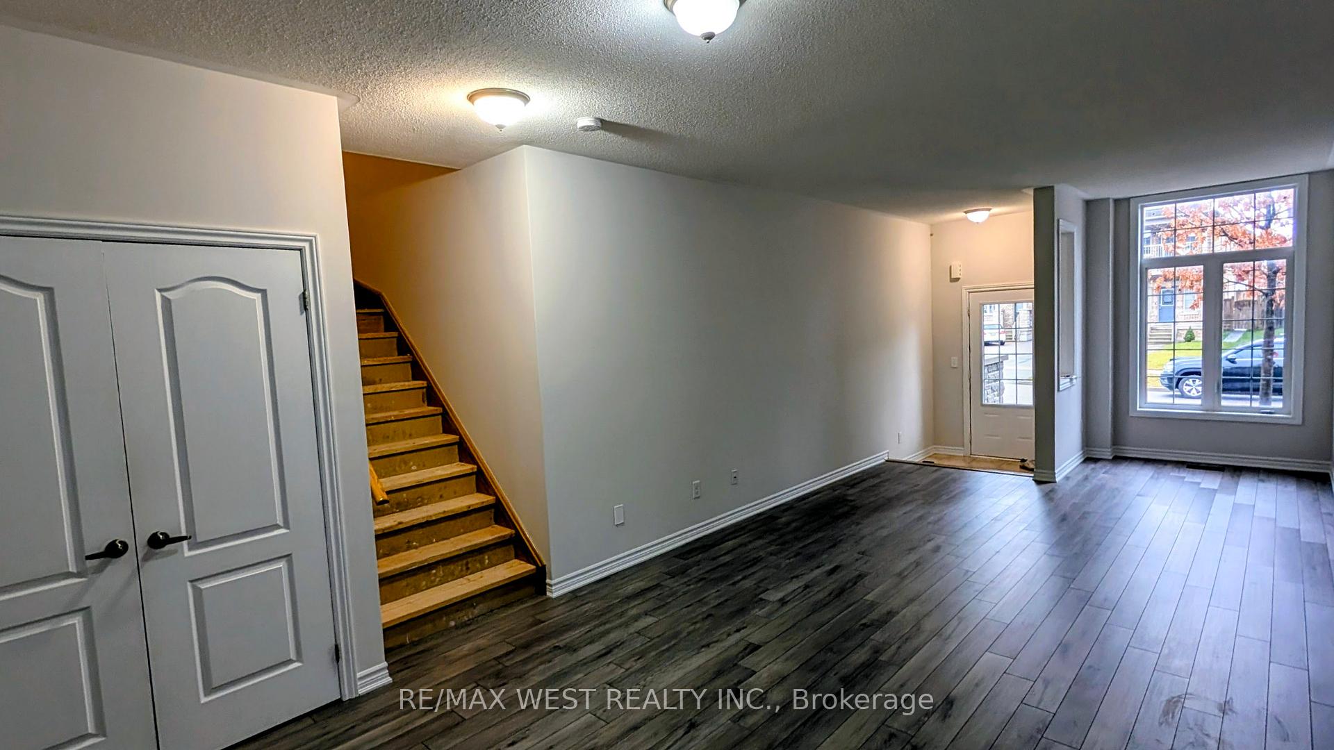 Photo 5 of 10 Moore's Court, Markham, Box Grove — HOMEH