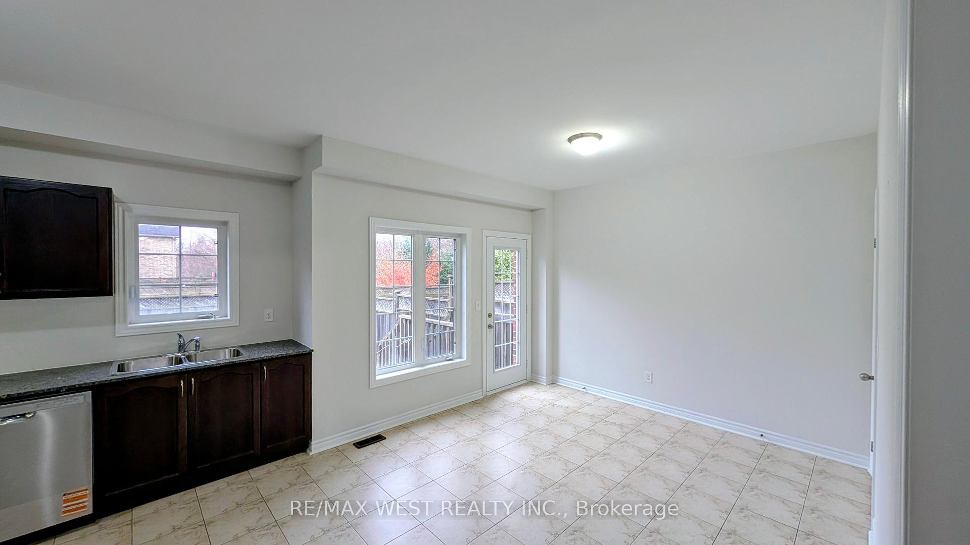Photo 7 of 10 Moore's Court, Markham, Box Grove — HOMEH
