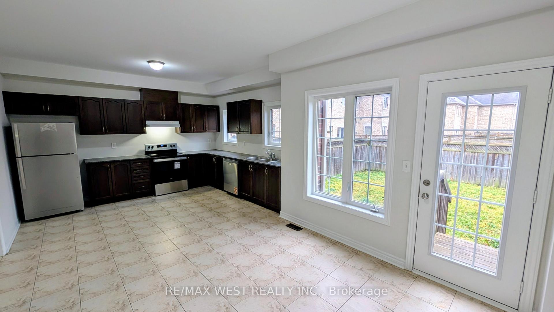 Photo 8 of 10 Moore's Court, Markham, Box Grove — HOMEH