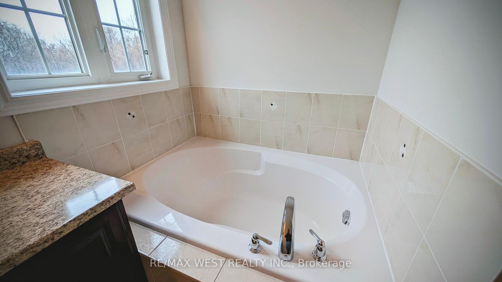 Photo 15 of 10 Moore's Court, Markham, Box Grove — HOMEH