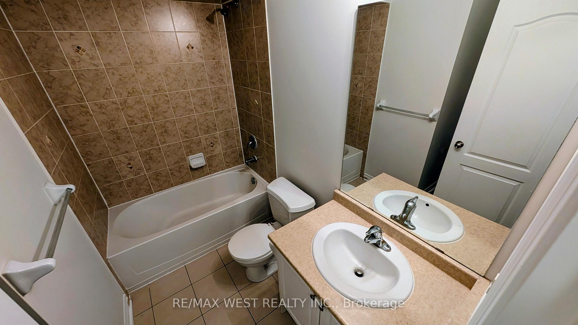 Photo 19 of 10 Moore's Court, Markham, Box Grove — HOMEH