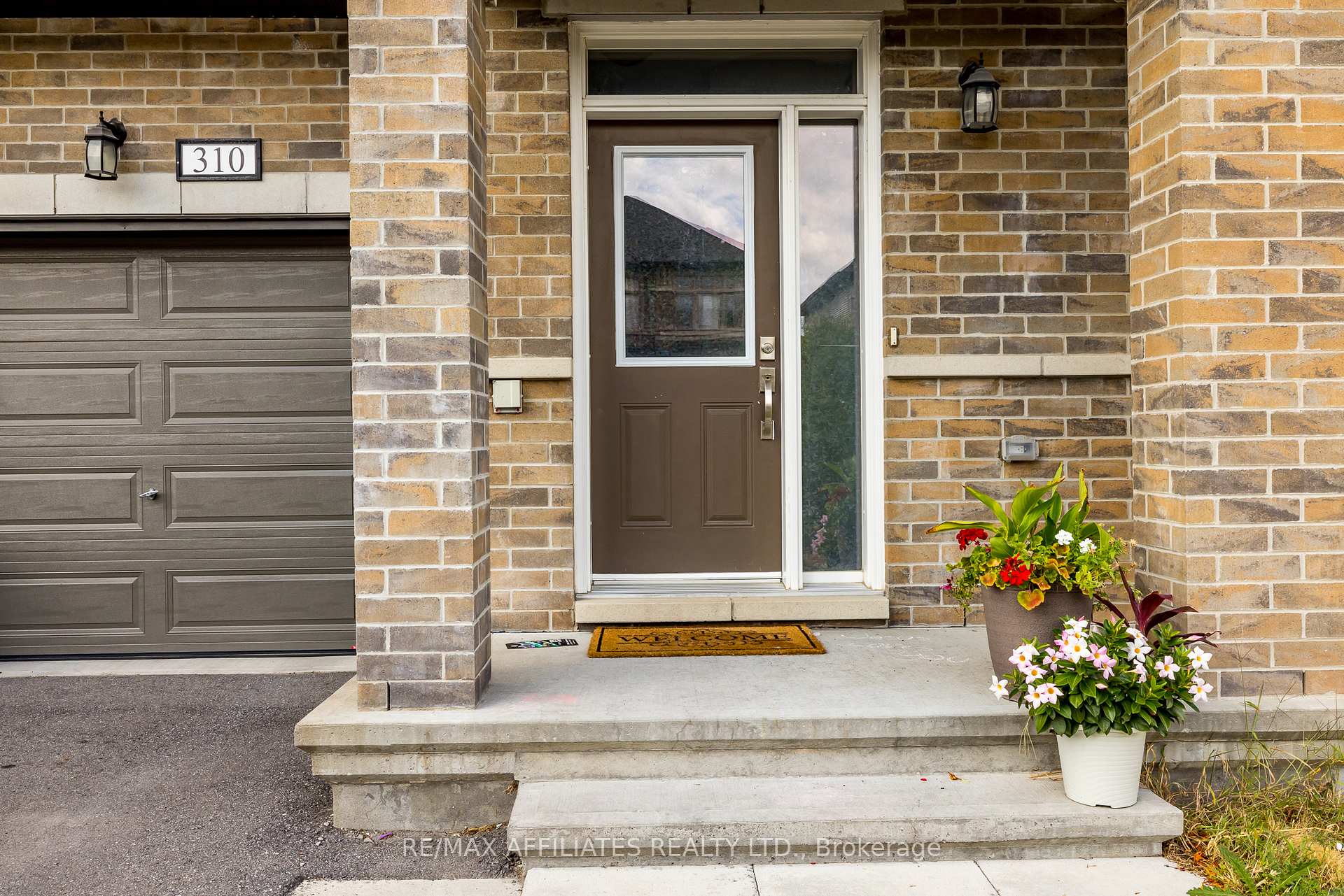 Photo 2 of 310 Livery Street, Ottawa, Kanata - Emerald Meadows/Trailwest — HOMEH