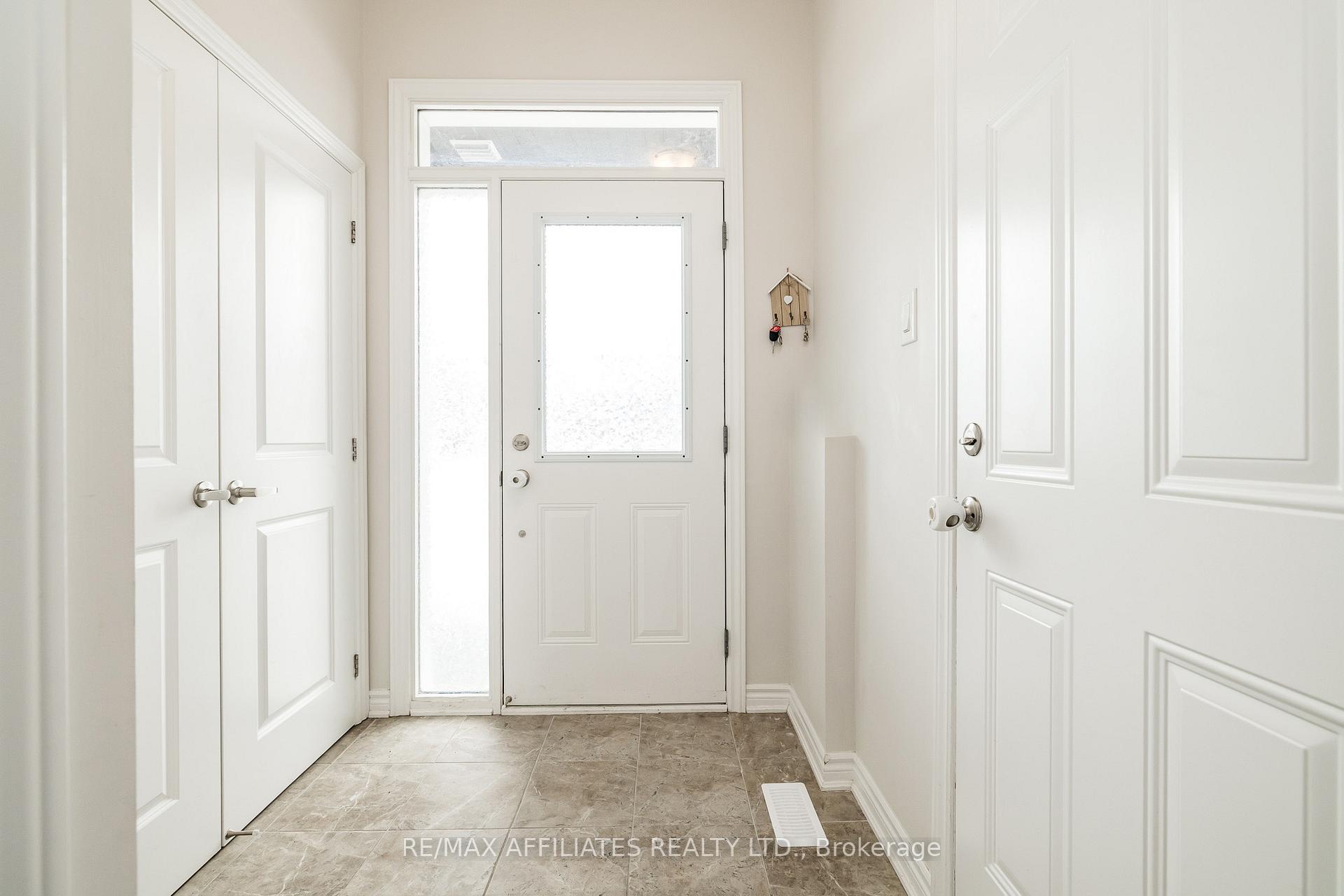 Photo 3 of 310 Livery Street, Ottawa, Kanata - Emerald Meadows/Trailwest — HOMEH