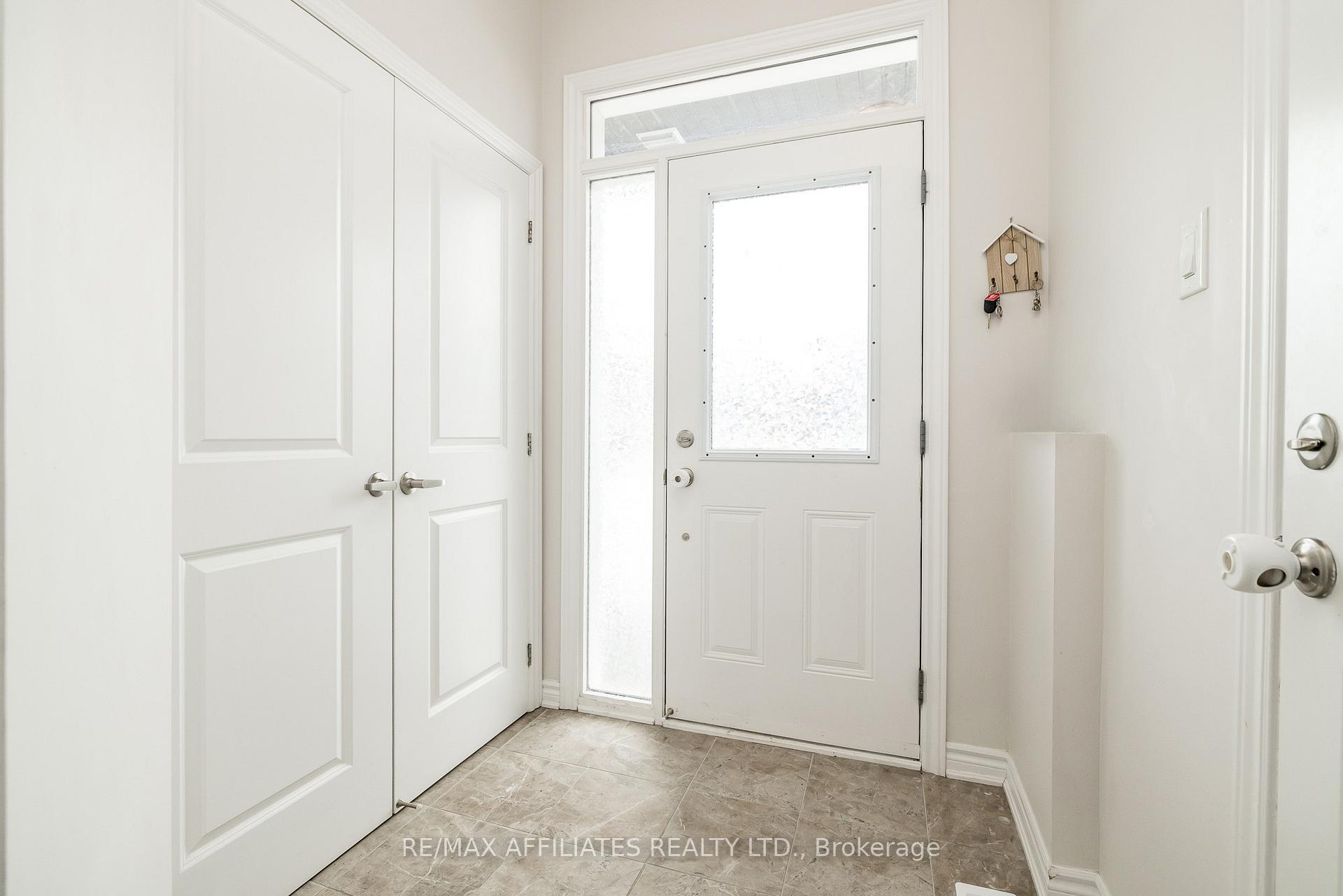 Photo 4 of 310 Livery Street, Ottawa, Kanata - Emerald Meadows/Trailwest — HOMEH